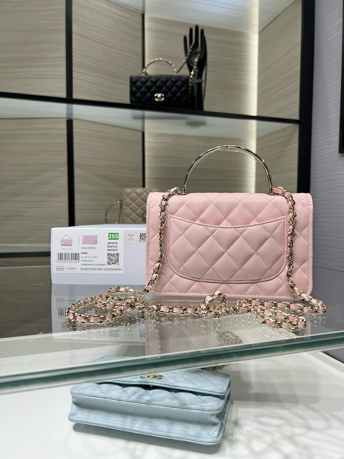 Ch*el clutch with chain ap4579 19x12x3.5cm