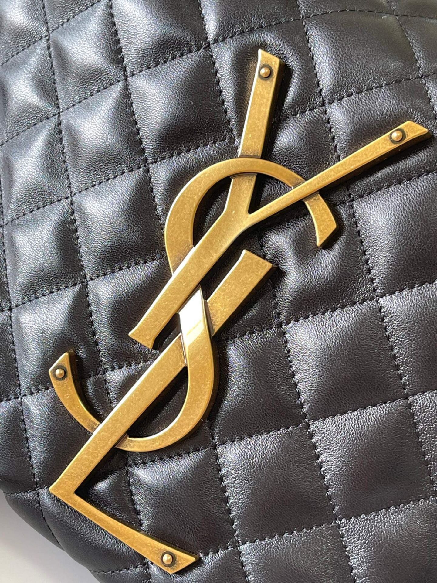 Y*L icarino in quilted nappa 47x35x15cm
