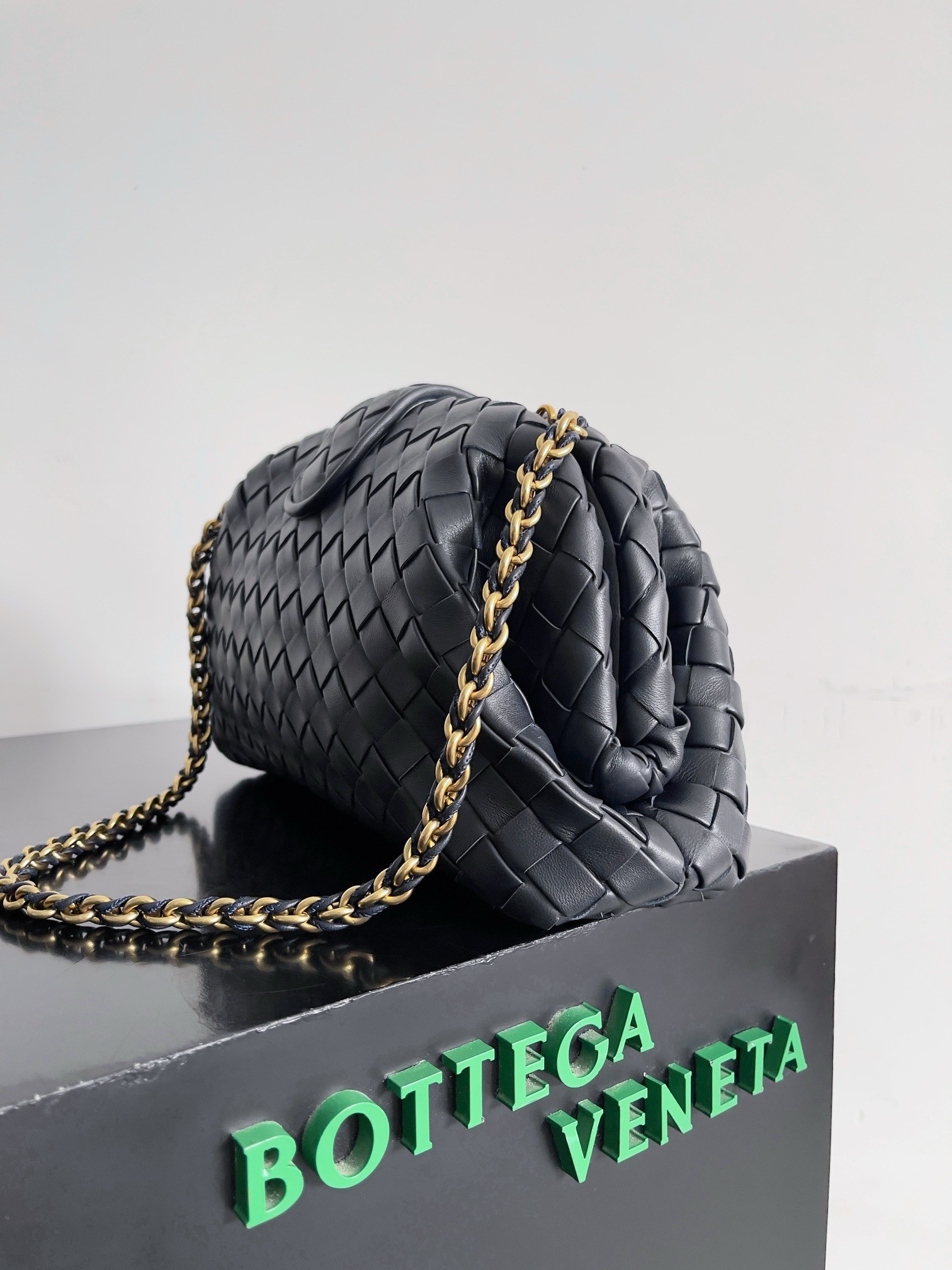 Bo*te*ga Ve*ne*ta LAUREN CLUTCH Andiamo Parachute 31x16.5x11cm