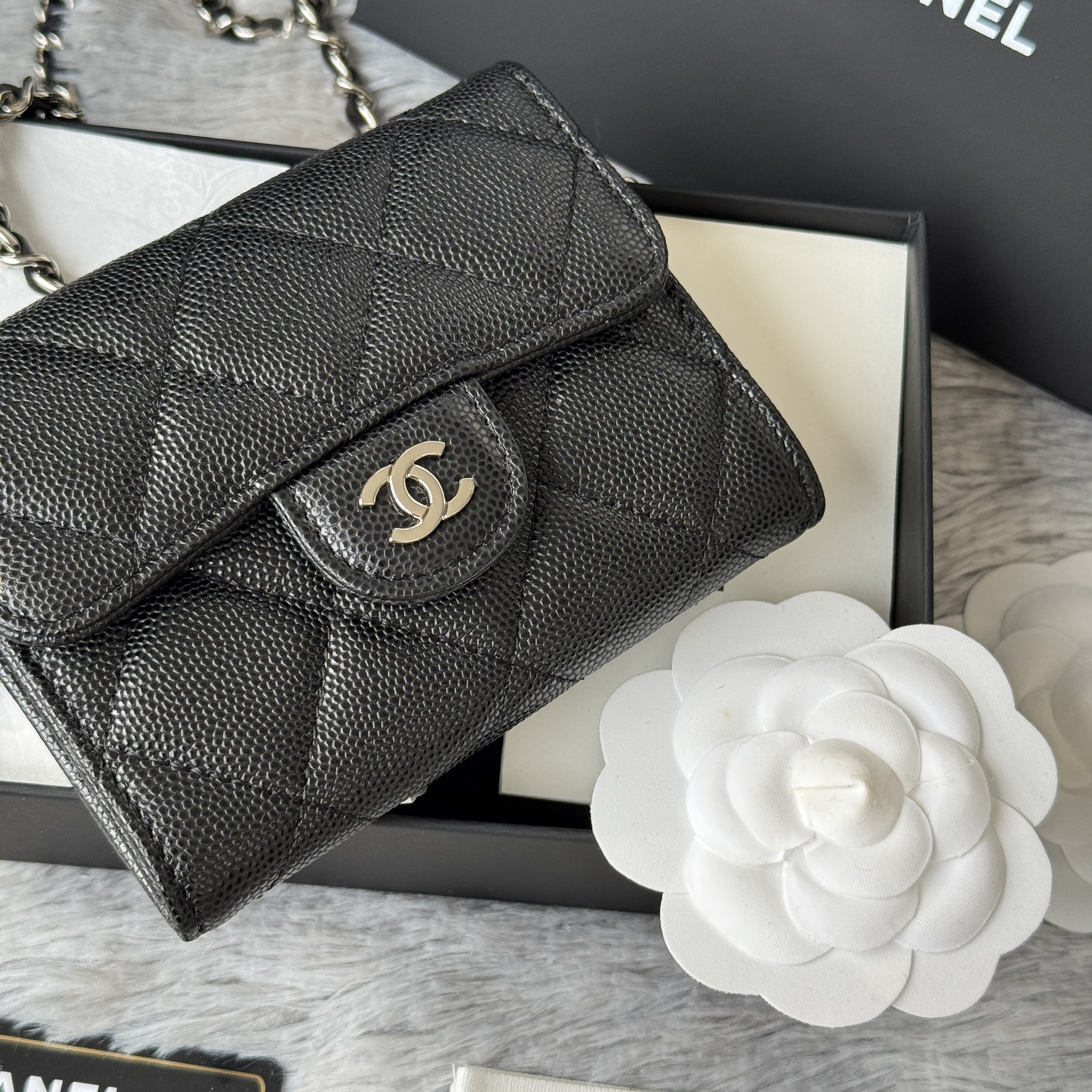 Ch*el wallet on chain 8.5x12.5x2.5cm