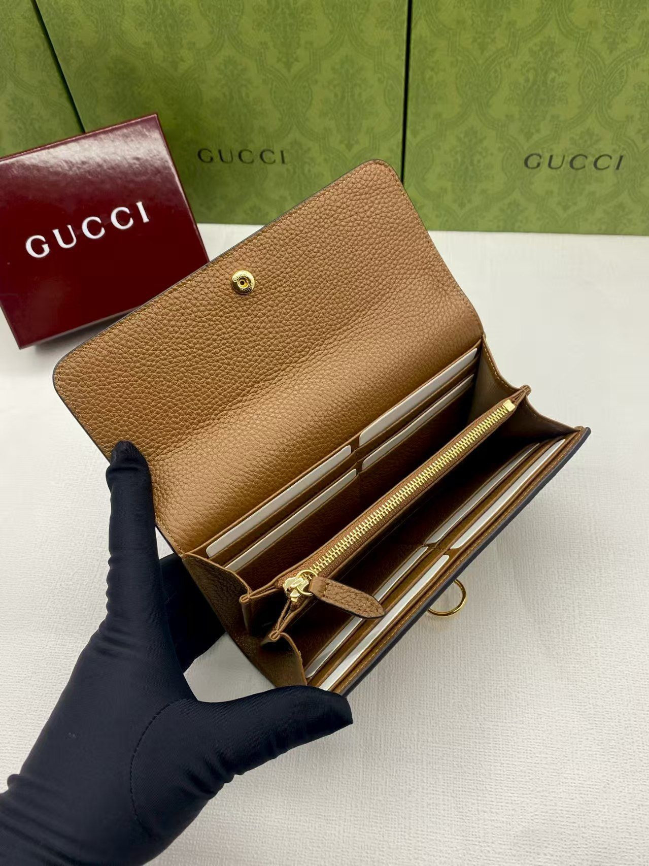 G*u*i Softbit continental wallet 19x10x3.5cm