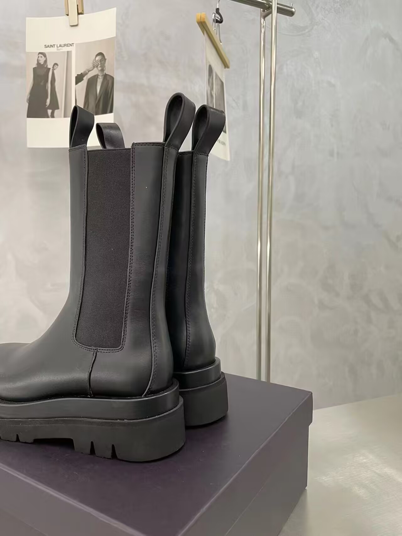 ua bo*te*ga Ve*ne*ta lug chelsea boot