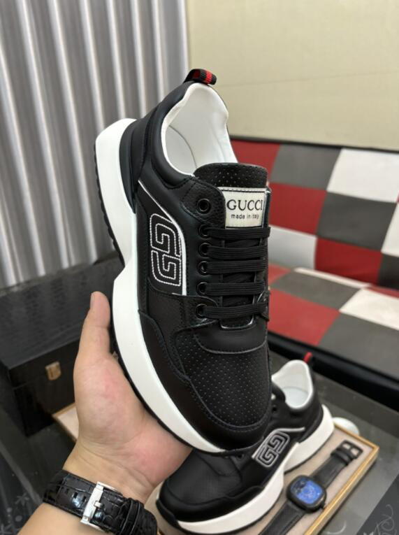 UA G*u*i RUN SNEAKER