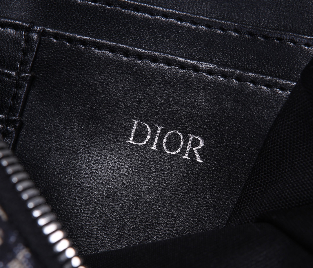 D*0r Zipped Pouch with Strap 17×12.5×6cm
