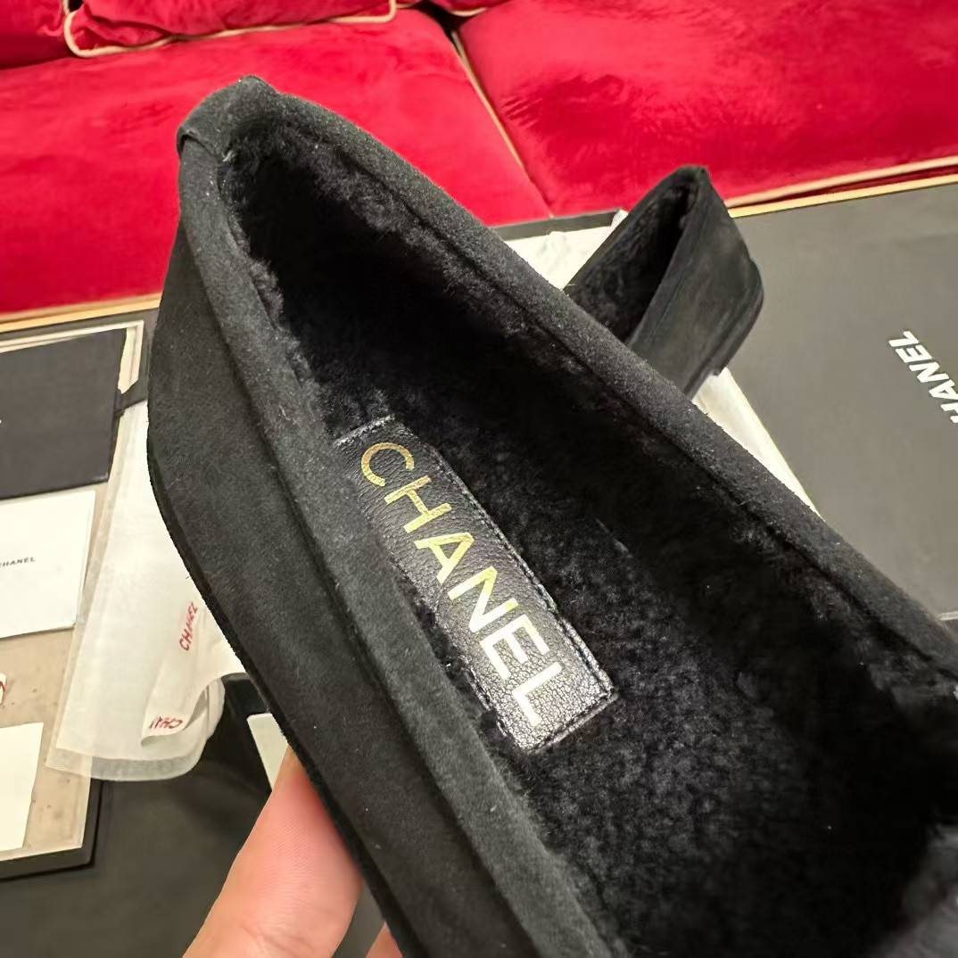 UA Ch*el Loafers