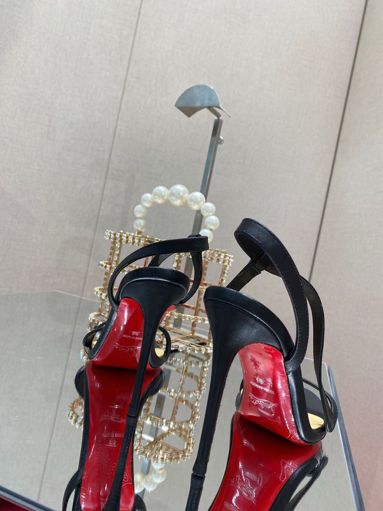 UA Ch**an LOUBOUTIN
