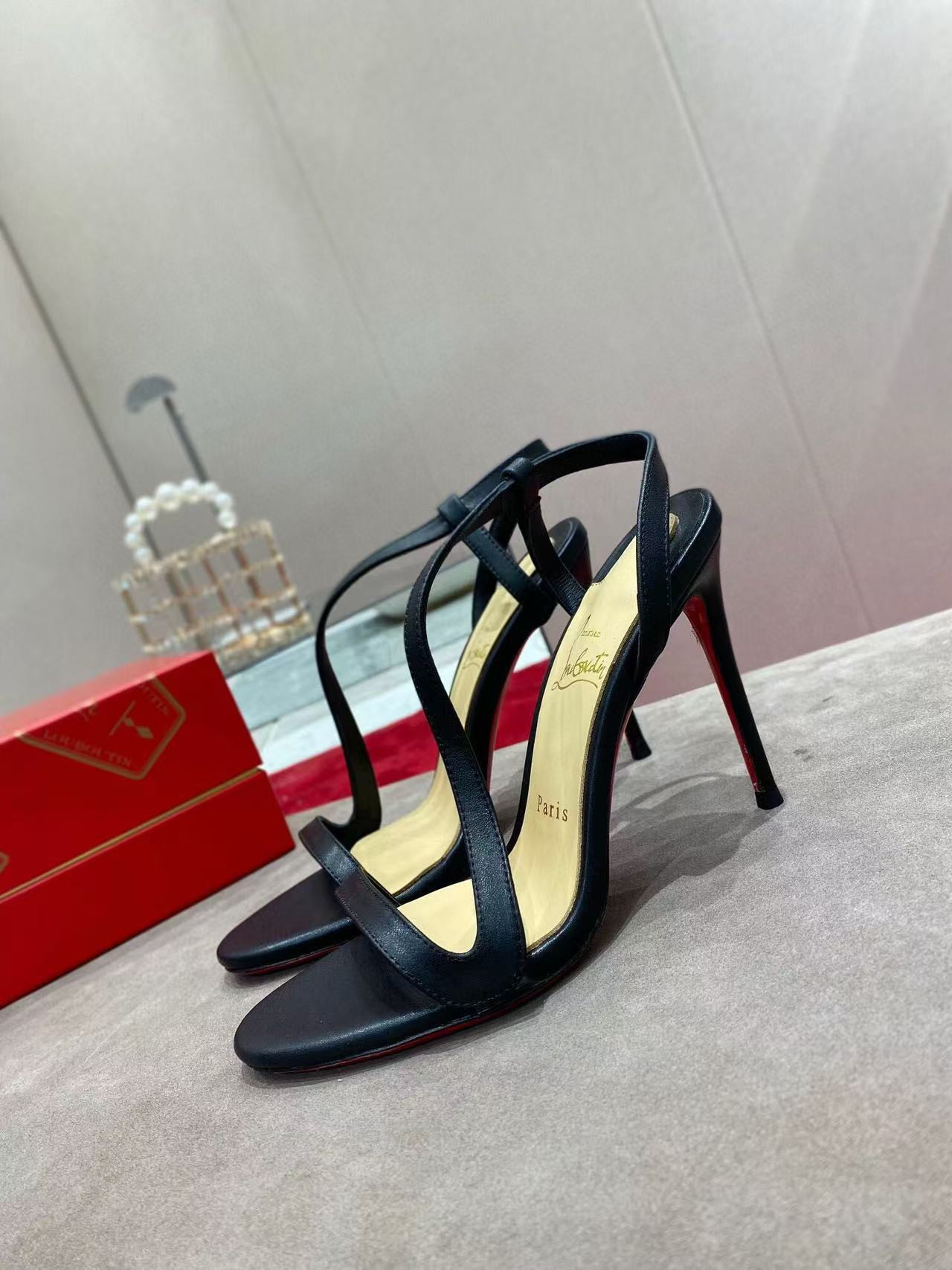 UA Ch**an LOUBOUTIN
