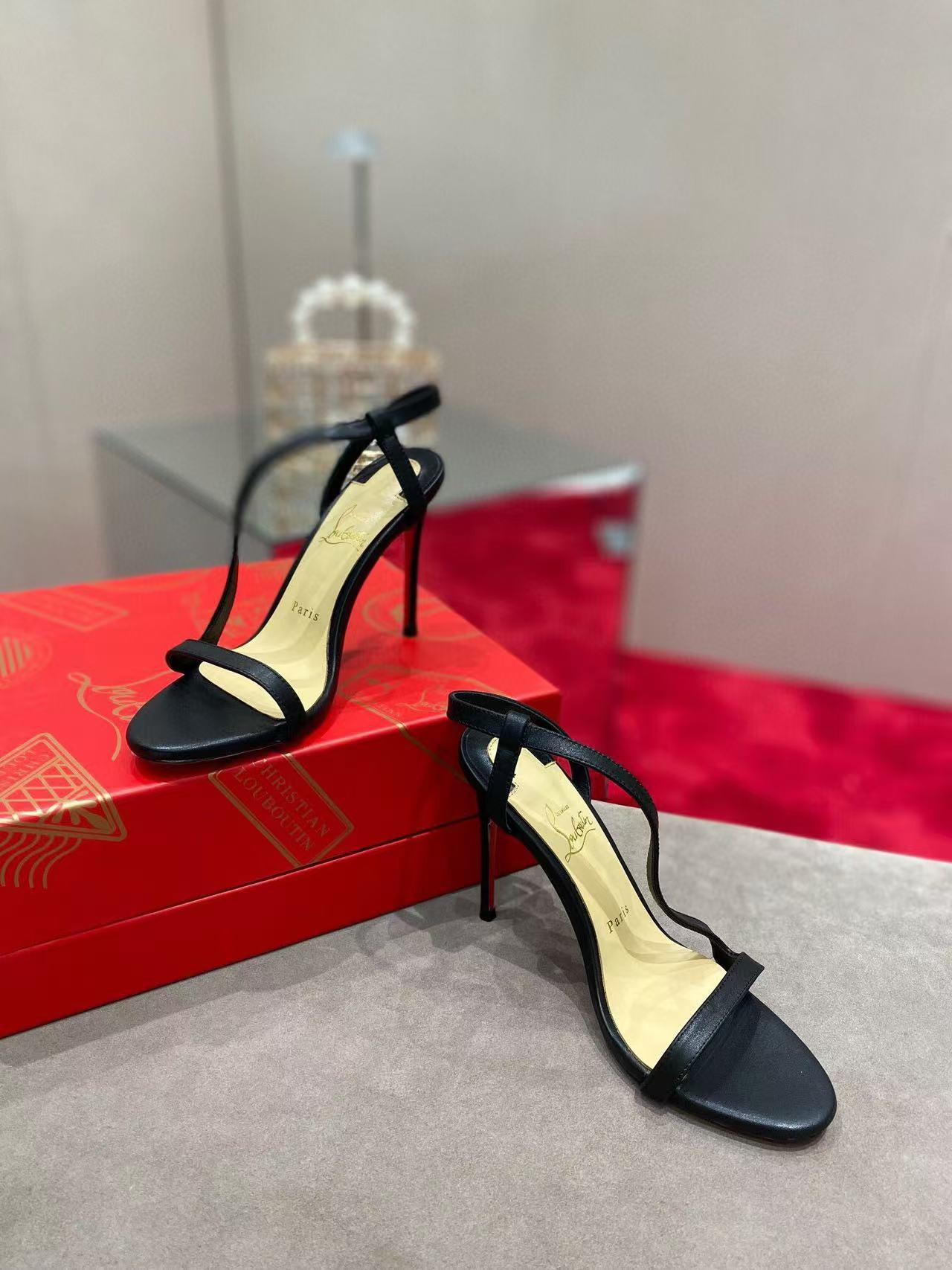 UA Ch**an LOUBOUTIN