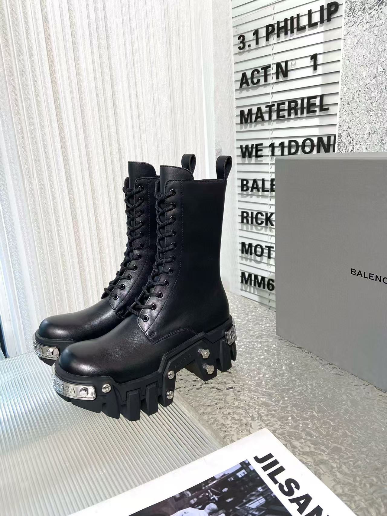 UA Ba*len*cia*ga Boots