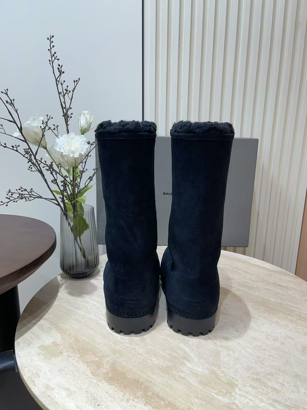 UA Ba*len*cia*ga Snow Boots