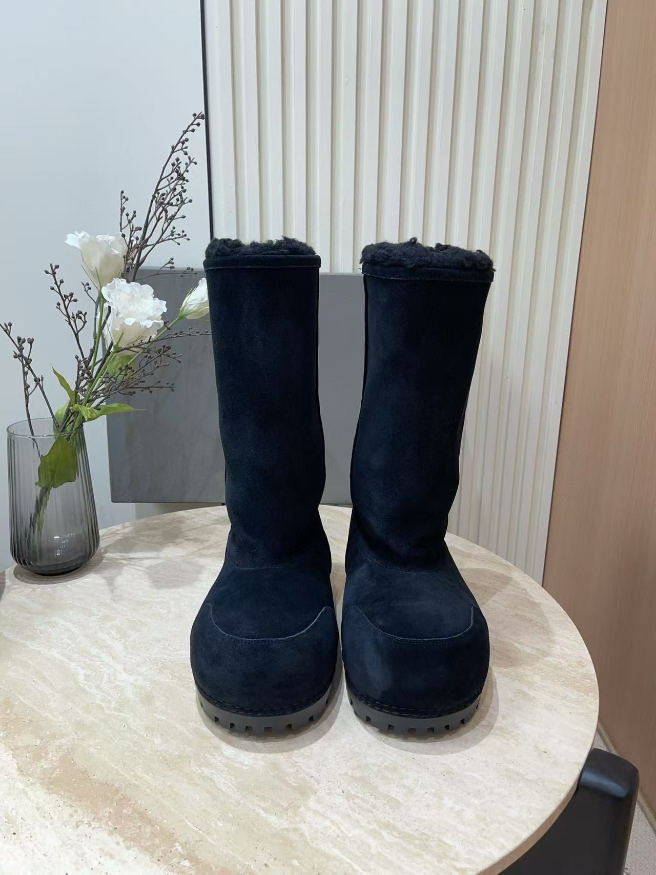 UA Ba*len*cia*ga Snow Boots