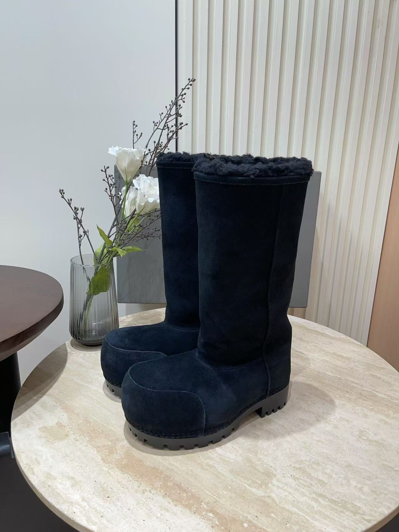 UA Ba*len*cia*ga Snow Boots