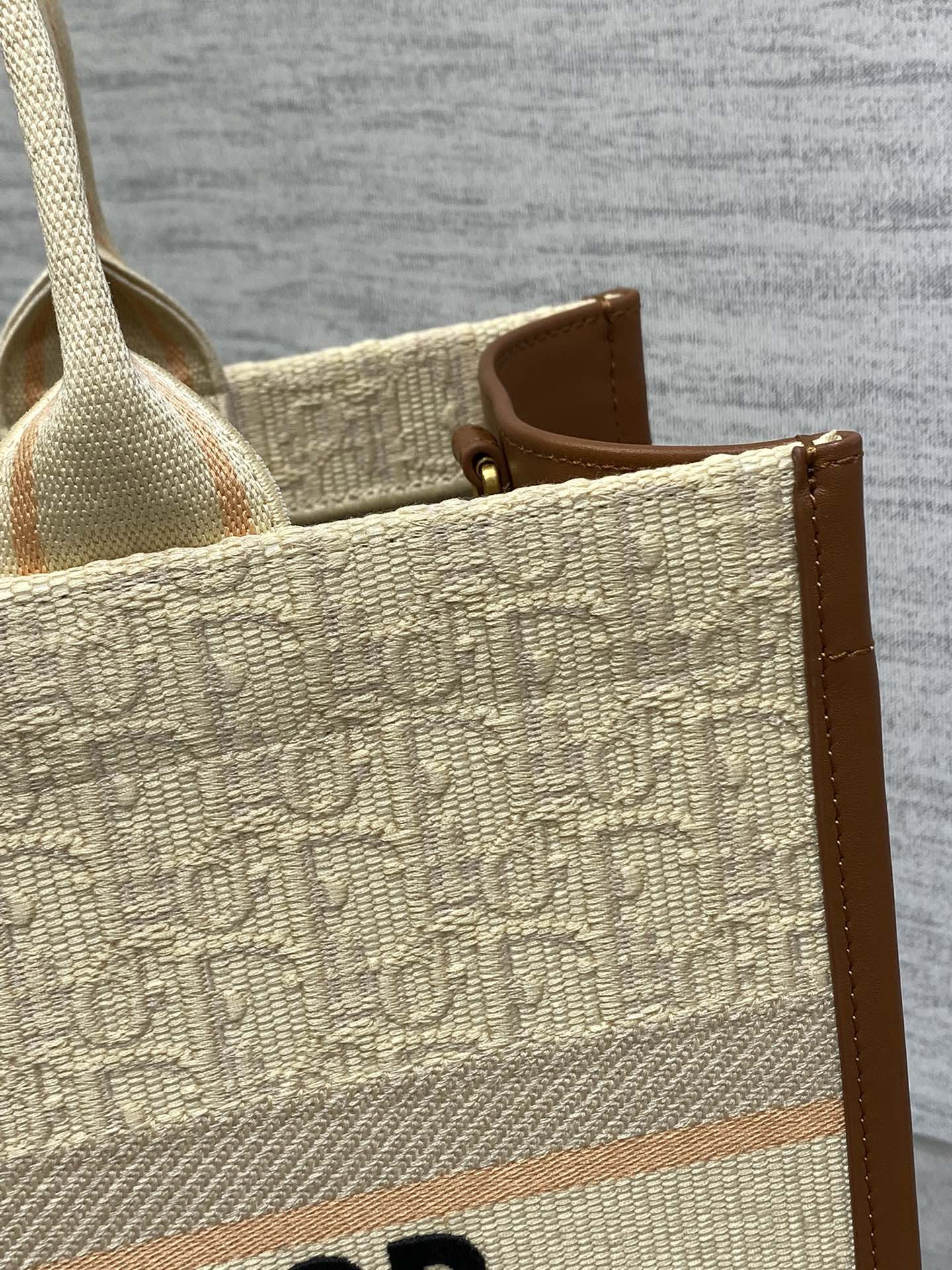 MEDIUM D*0r BOOK TOTE White Multicolor Dragon Zodiac Embroidery 36 x 27.5 x 16.5 cm