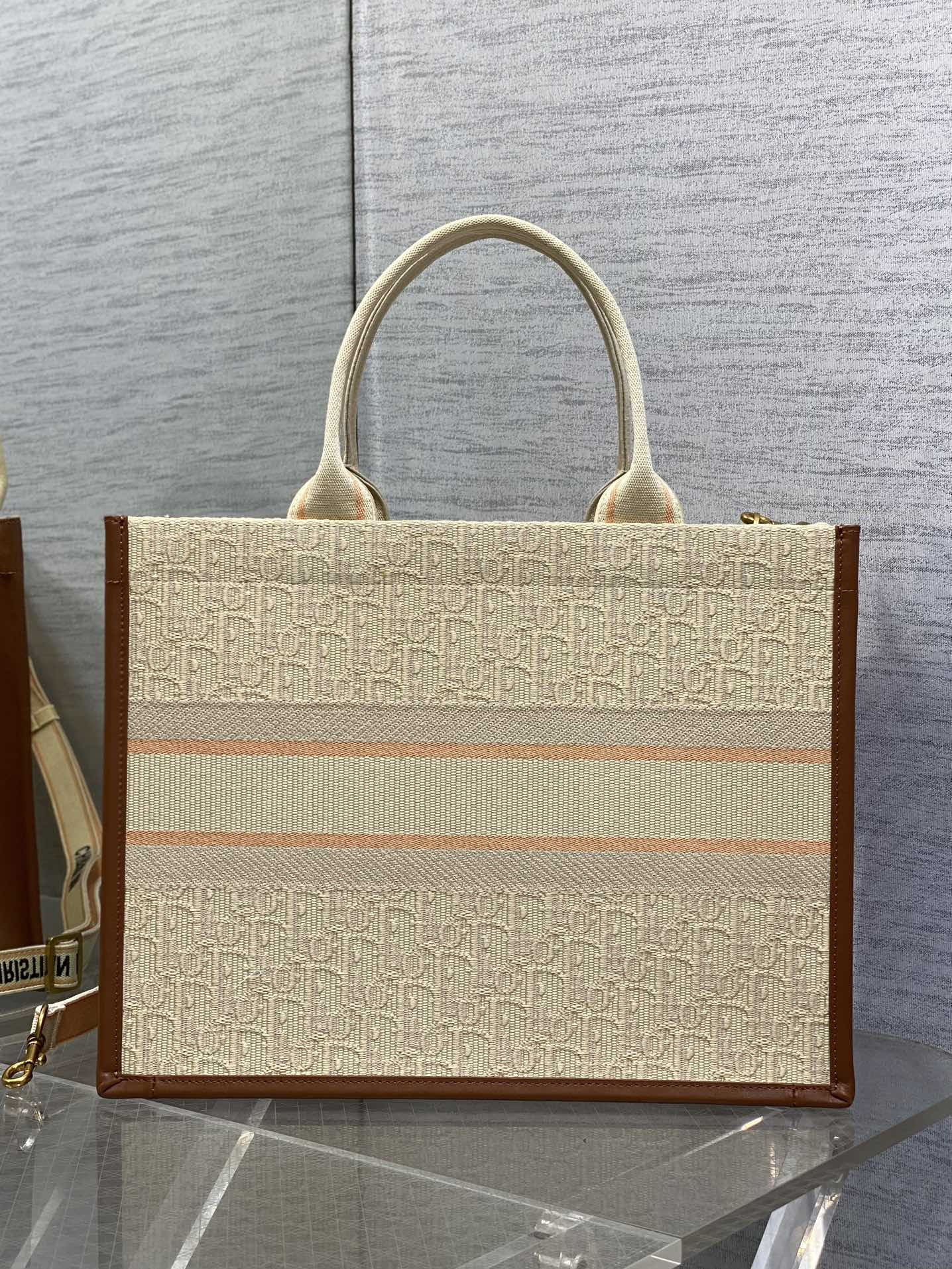 MEDIUM D*0r BOOK TOTE White Multicolor Dragon Zodiac Embroidery 36 x 27.5 x 16.5 cm