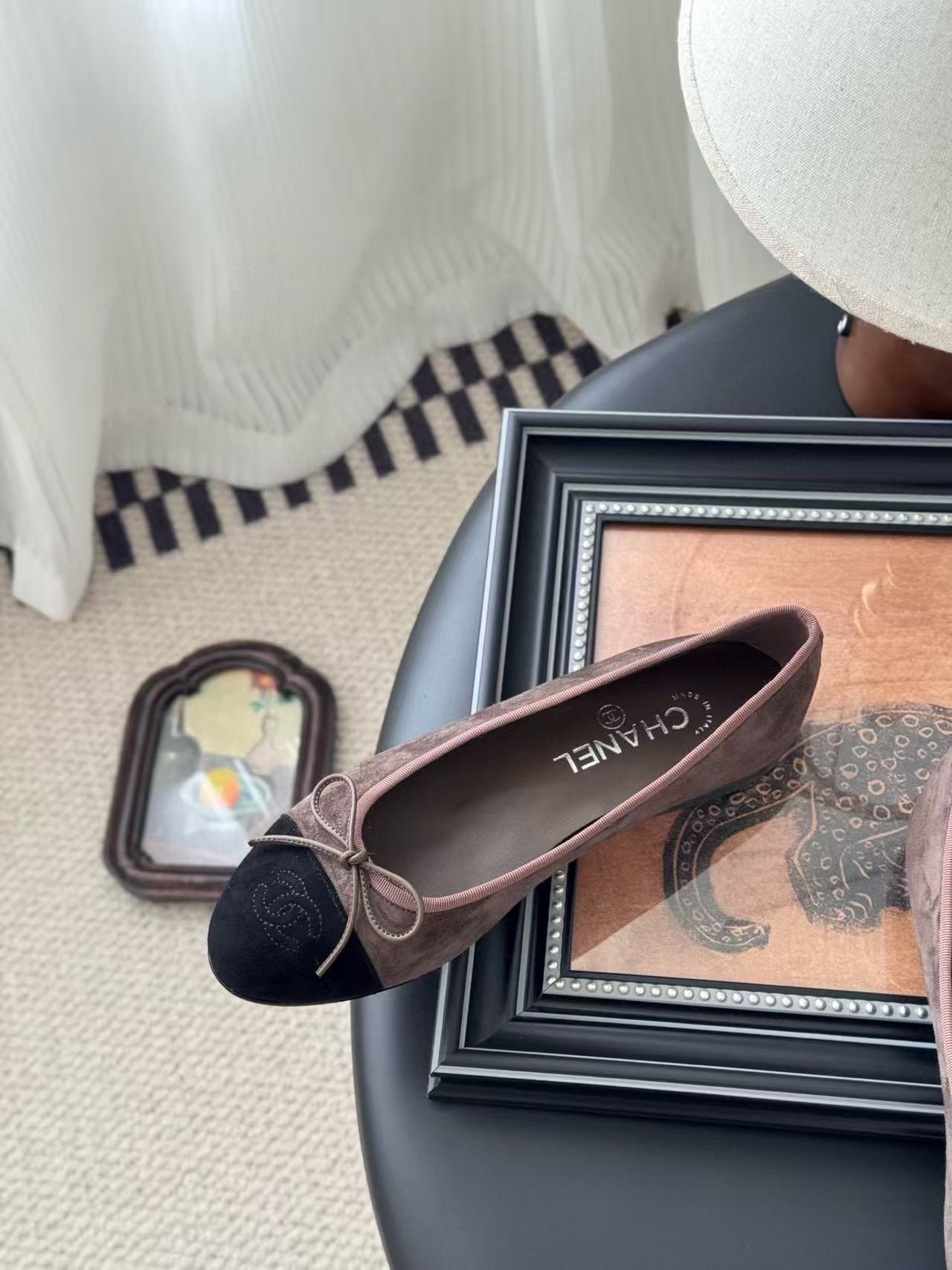 UA Ch*el Ballet flats