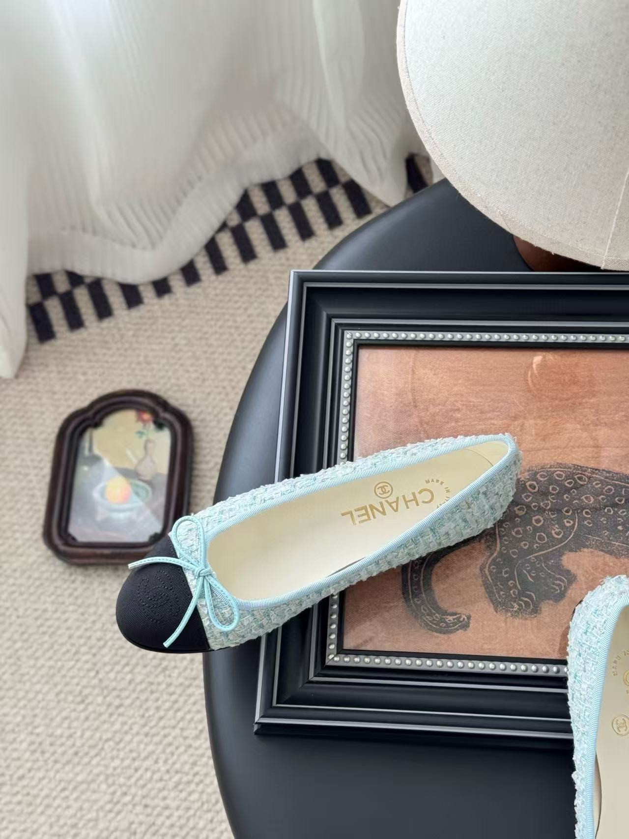 UA Ch*el Ballet flats
