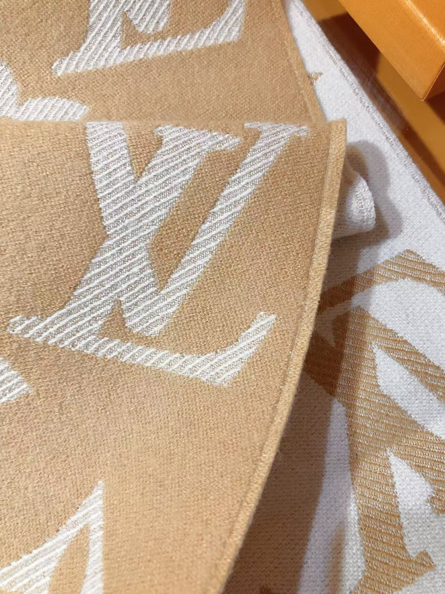 l0*is V*t0n monogram scarf