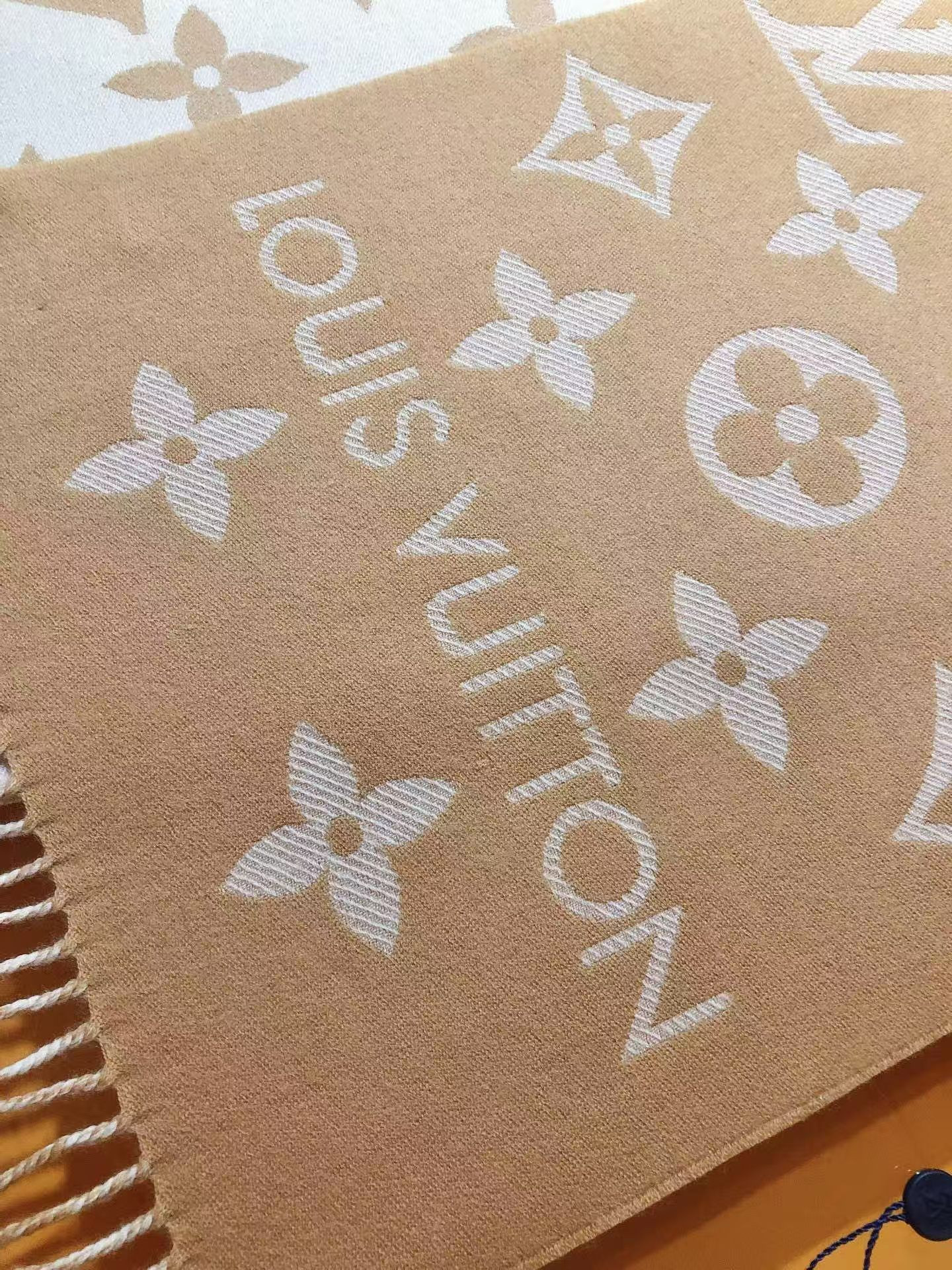l0*is V*t0n monogram scarf