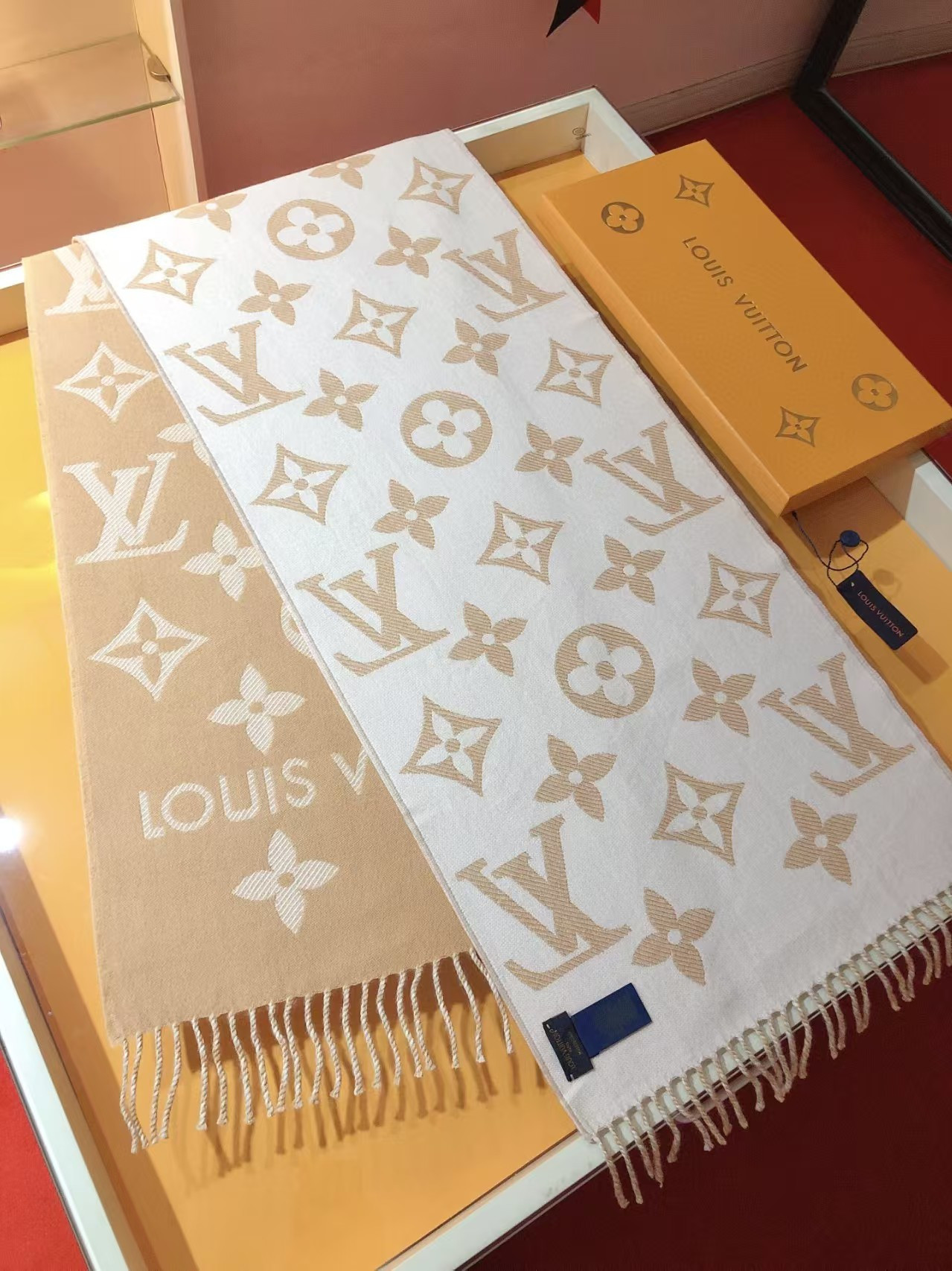 l0*is V*t0n monogram scarf