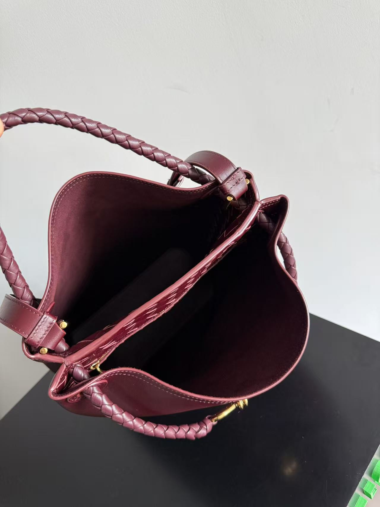 bo*te*ga Ve*ne*ta andiamo medium leather bucket bag 34x24x12cm without box