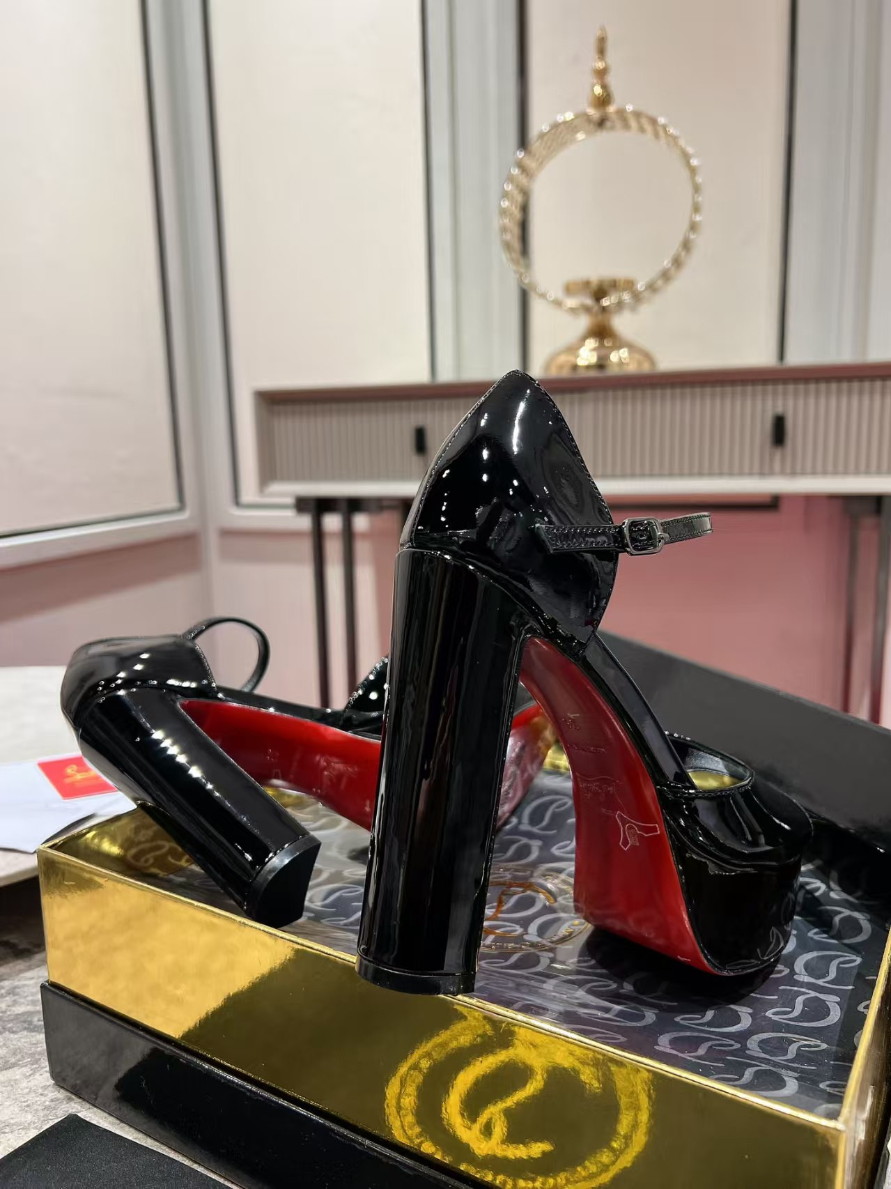 ua Ch**an louboutin sandals