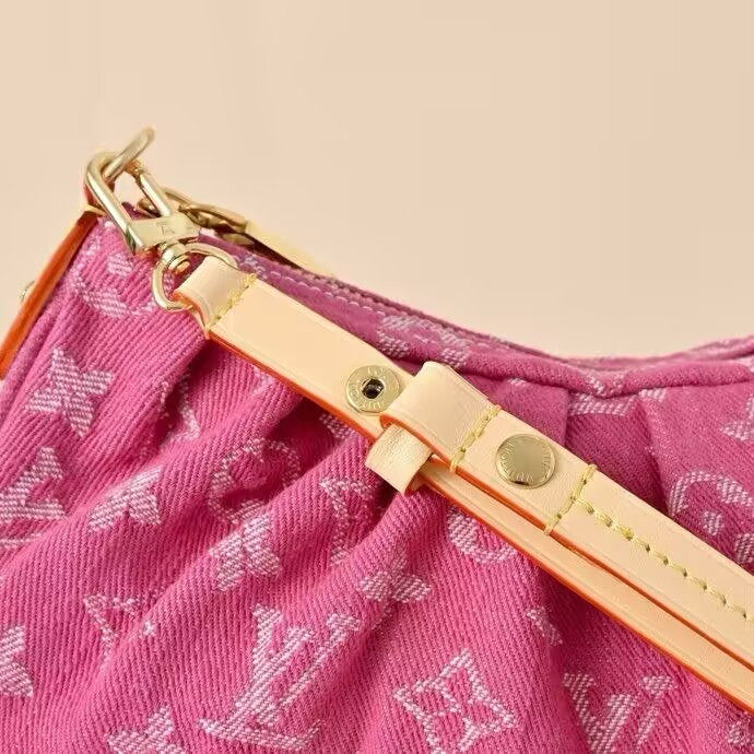 LV Pochette Valley M28327 15x7x21cm
