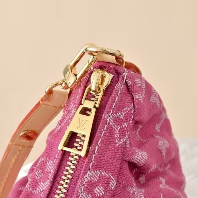 LV Pochette Valley M28327 15x7x21cm