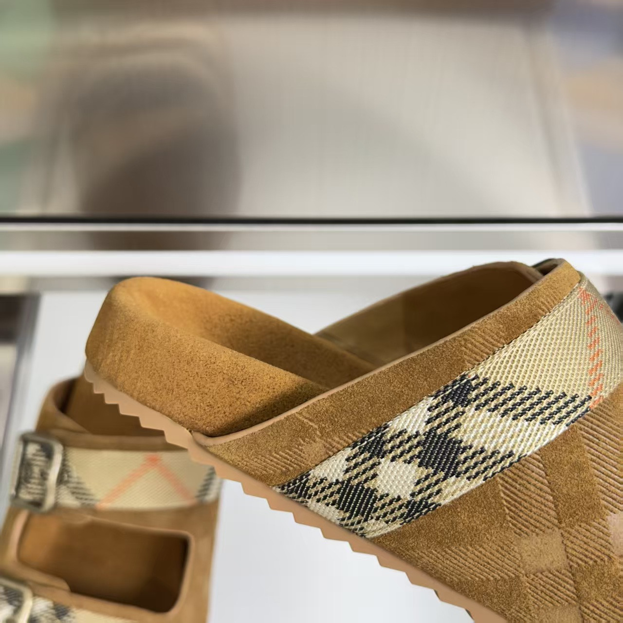 ua B**rry urchin sandals