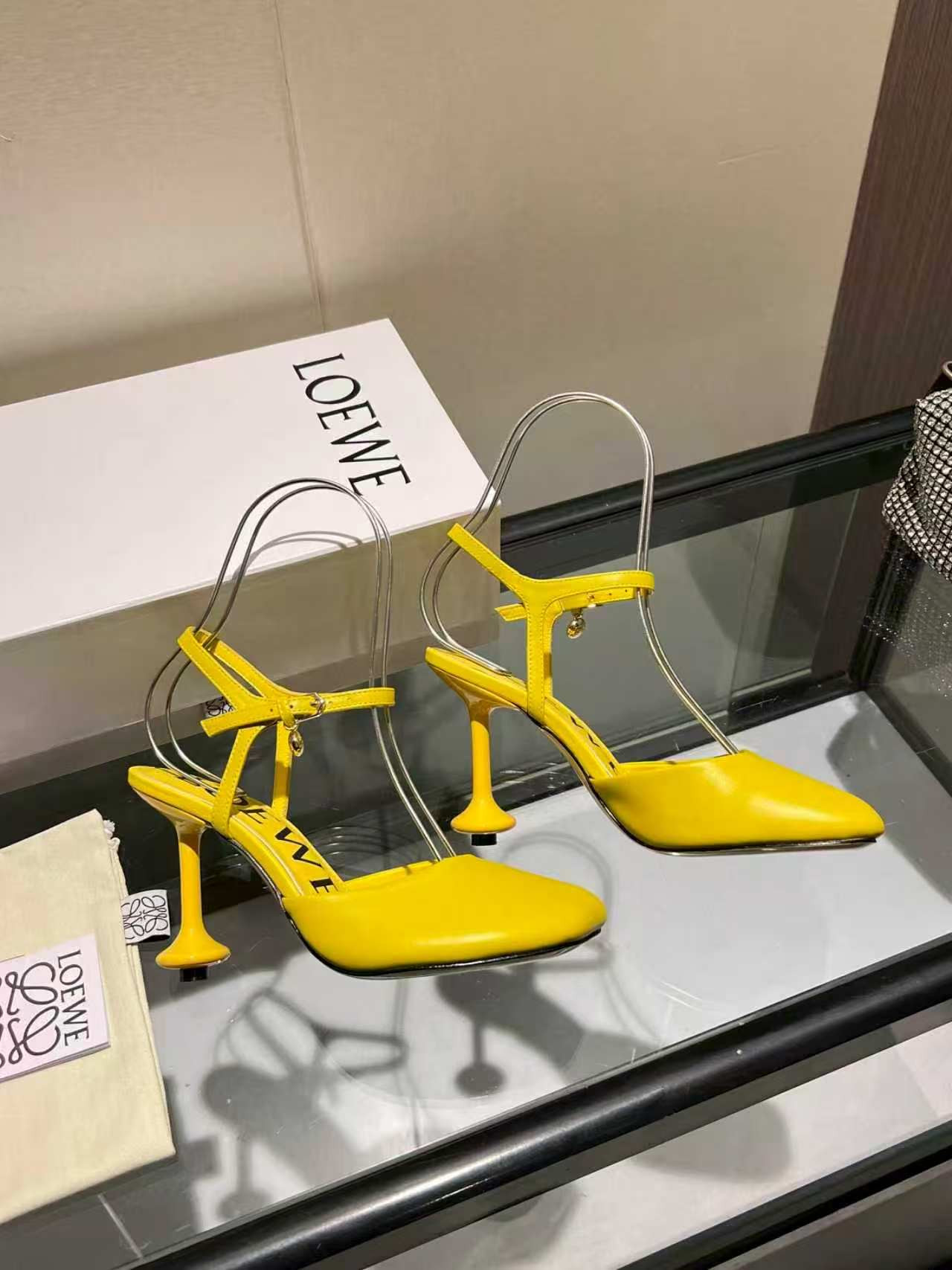 ua L0ew* toy ankle strap pump
