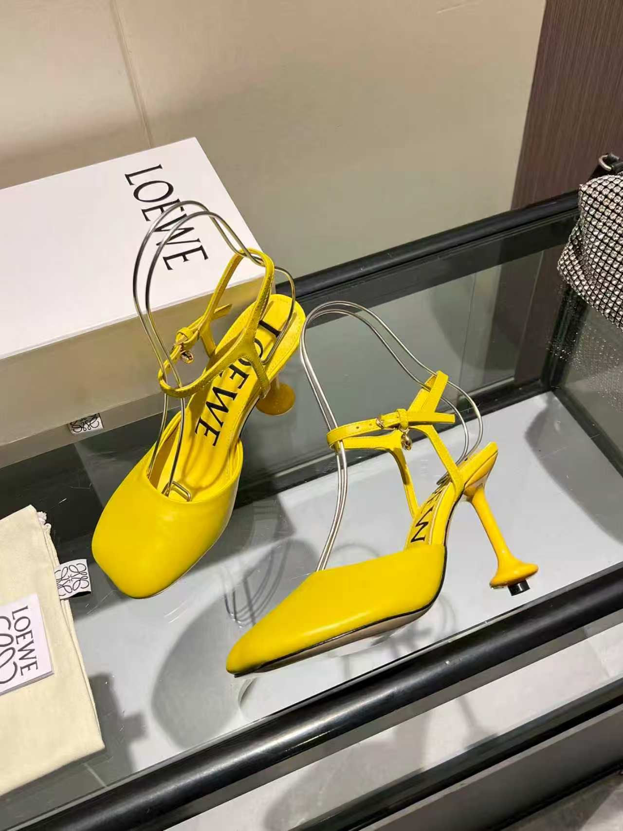 ua L0ew* toy ankle strap pump