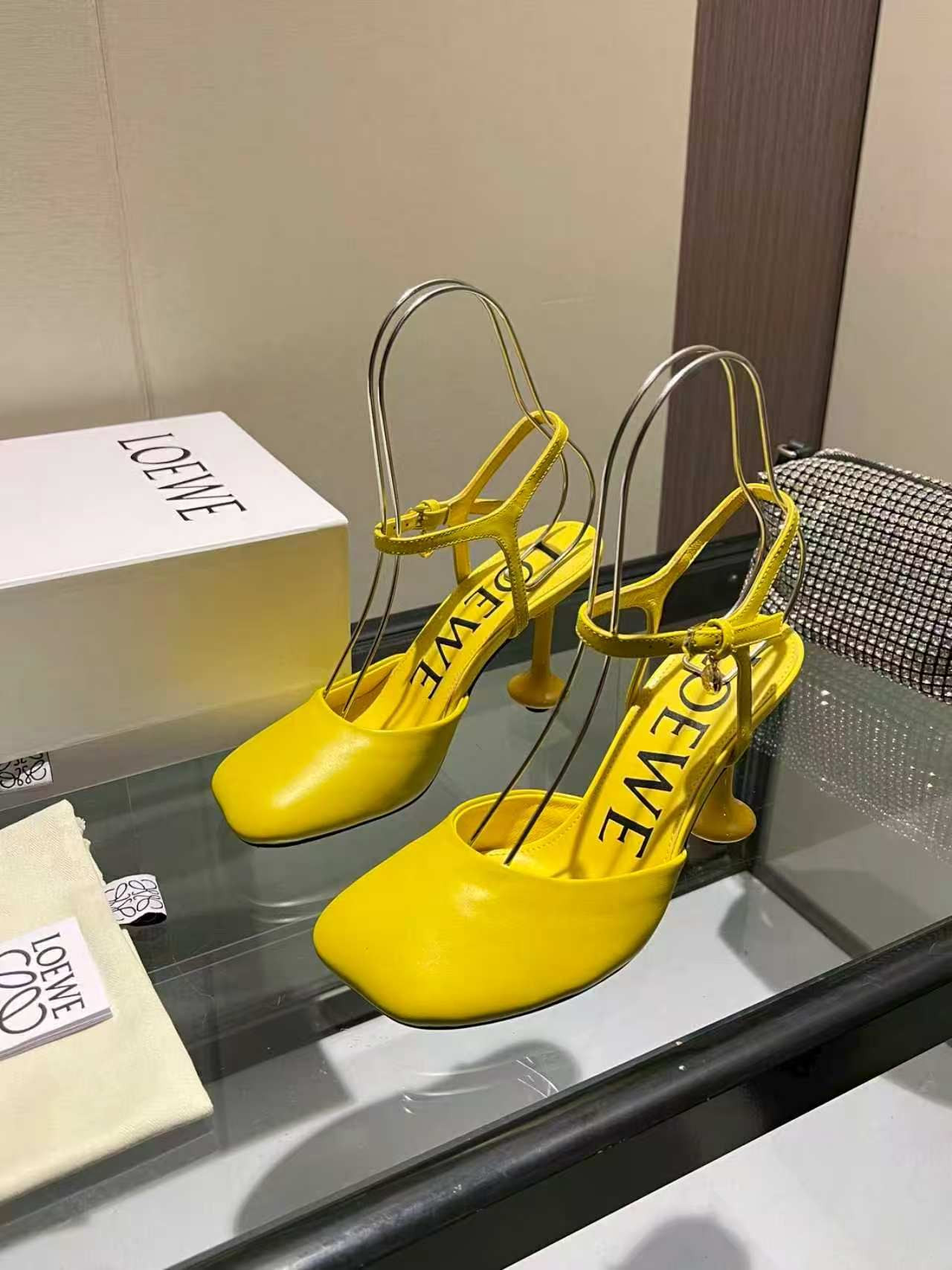 ua L0ew* toy ankle strap pump