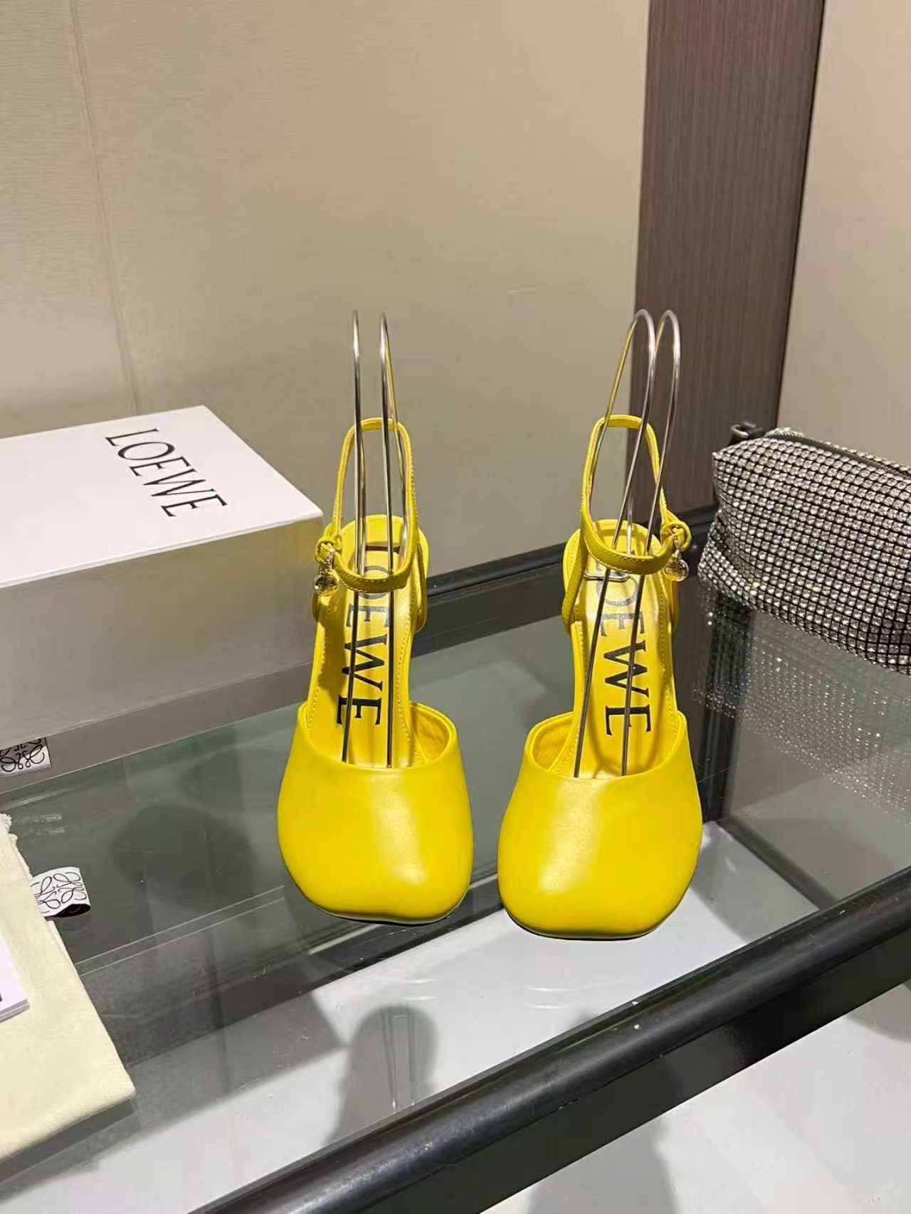 ua L0ew* toy ankle strap pump