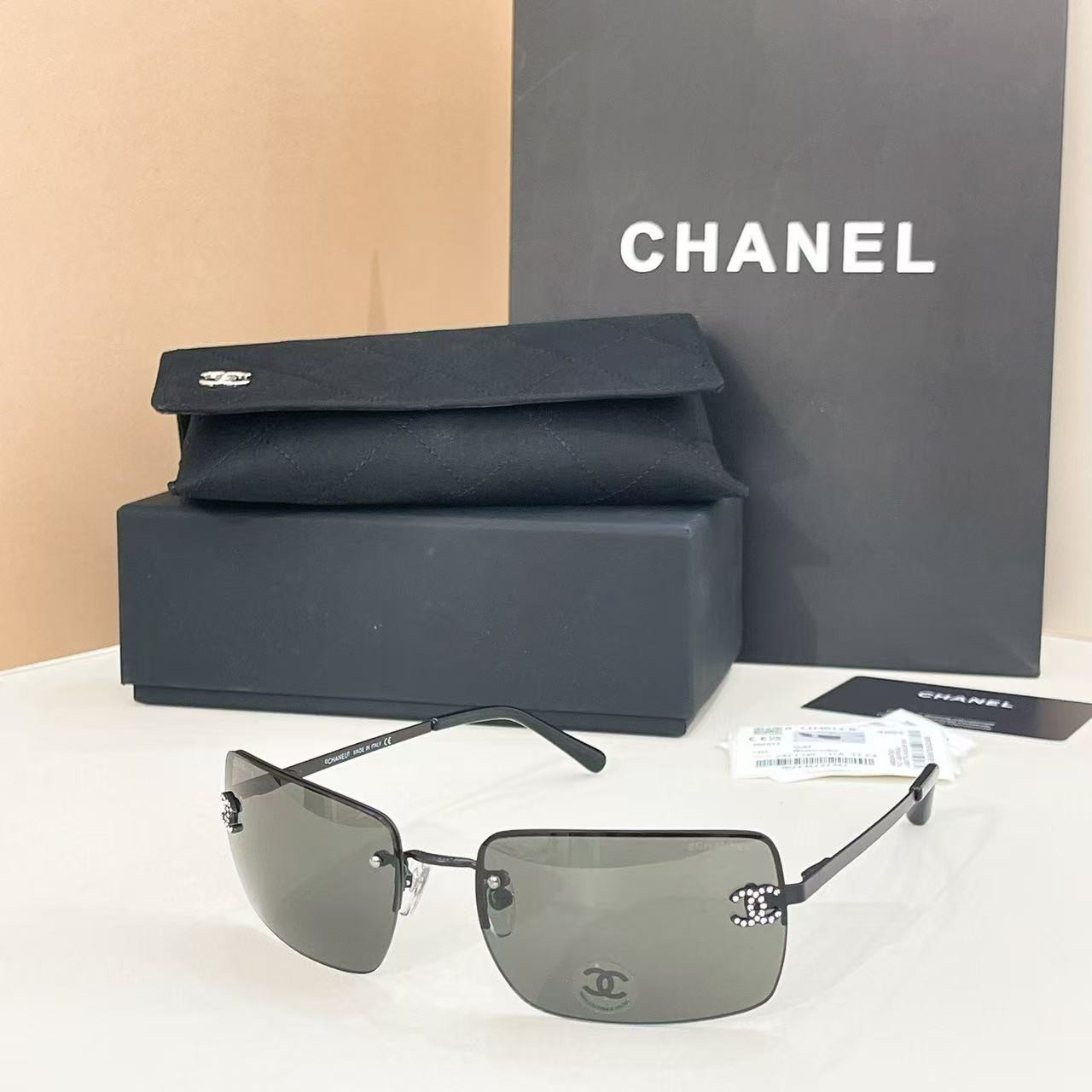 Ch*el crystal logo glasses