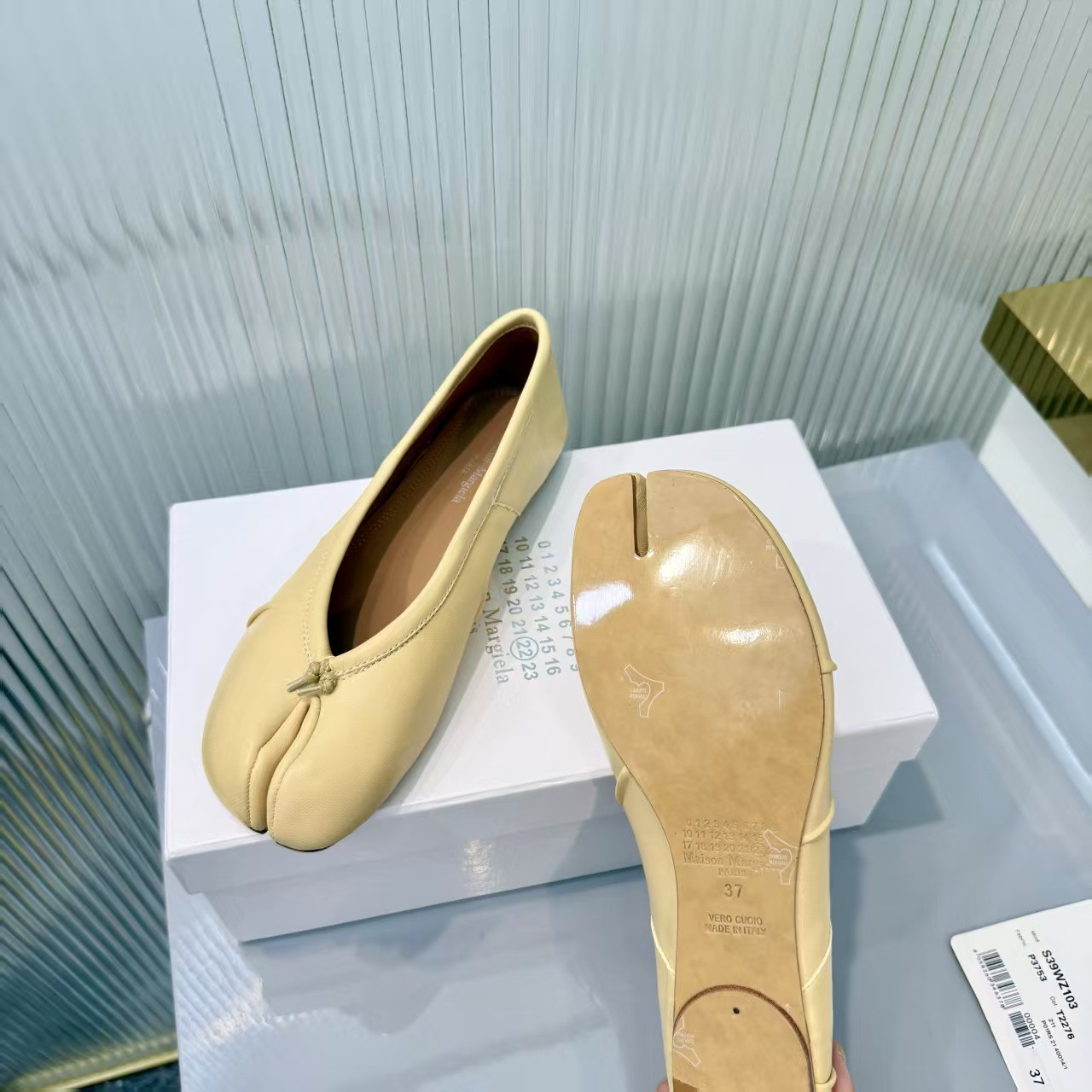 ua ma*s*n Ma*i*la tabi leather ballet flats