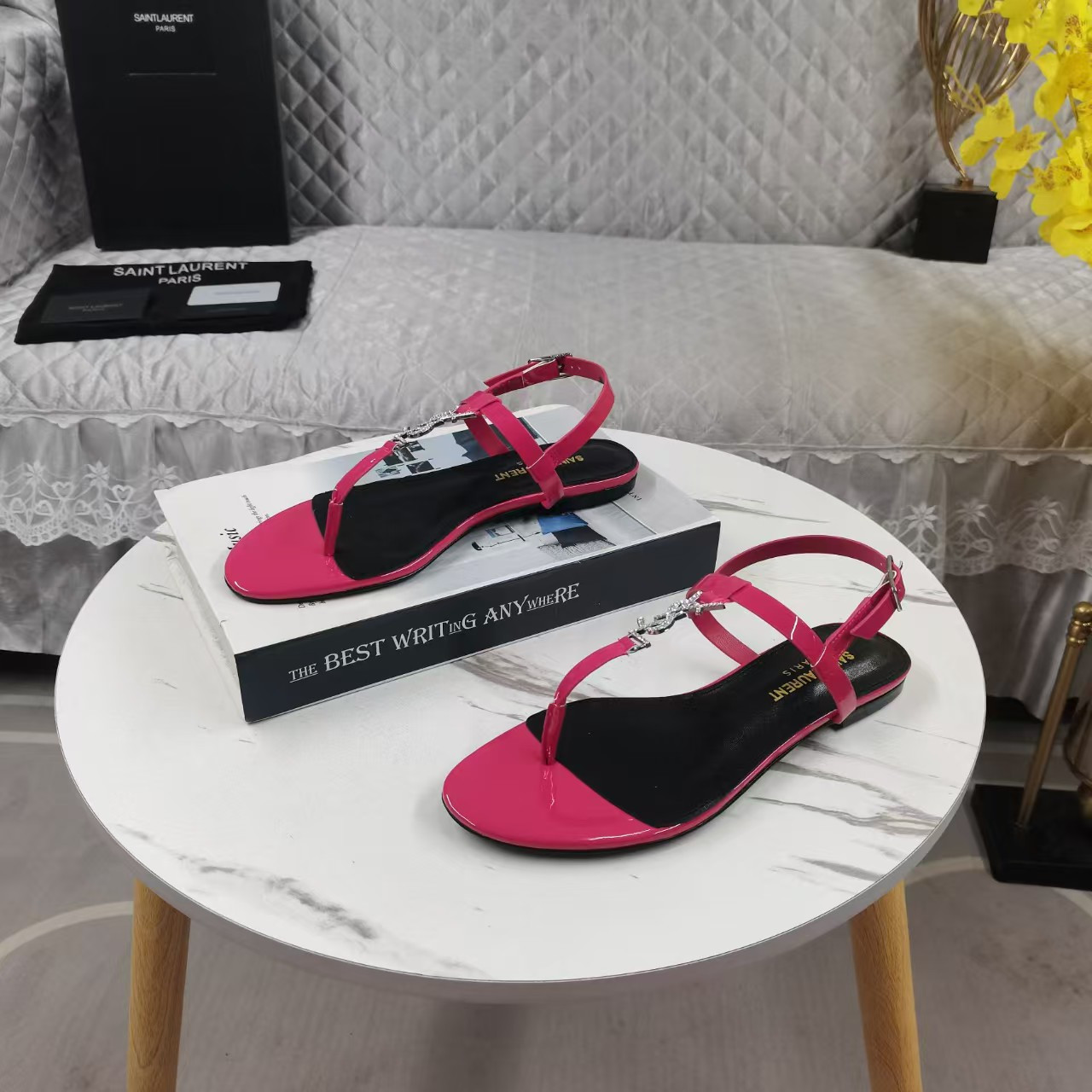 ua Y*L sandal