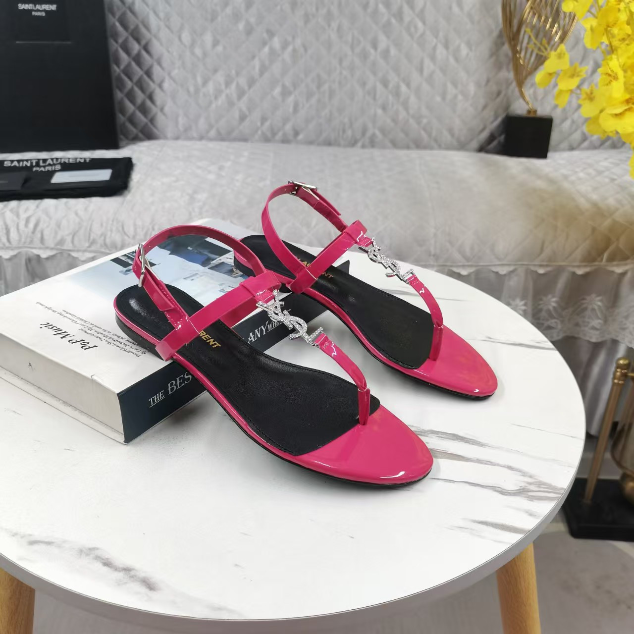 ua Y*L sandal