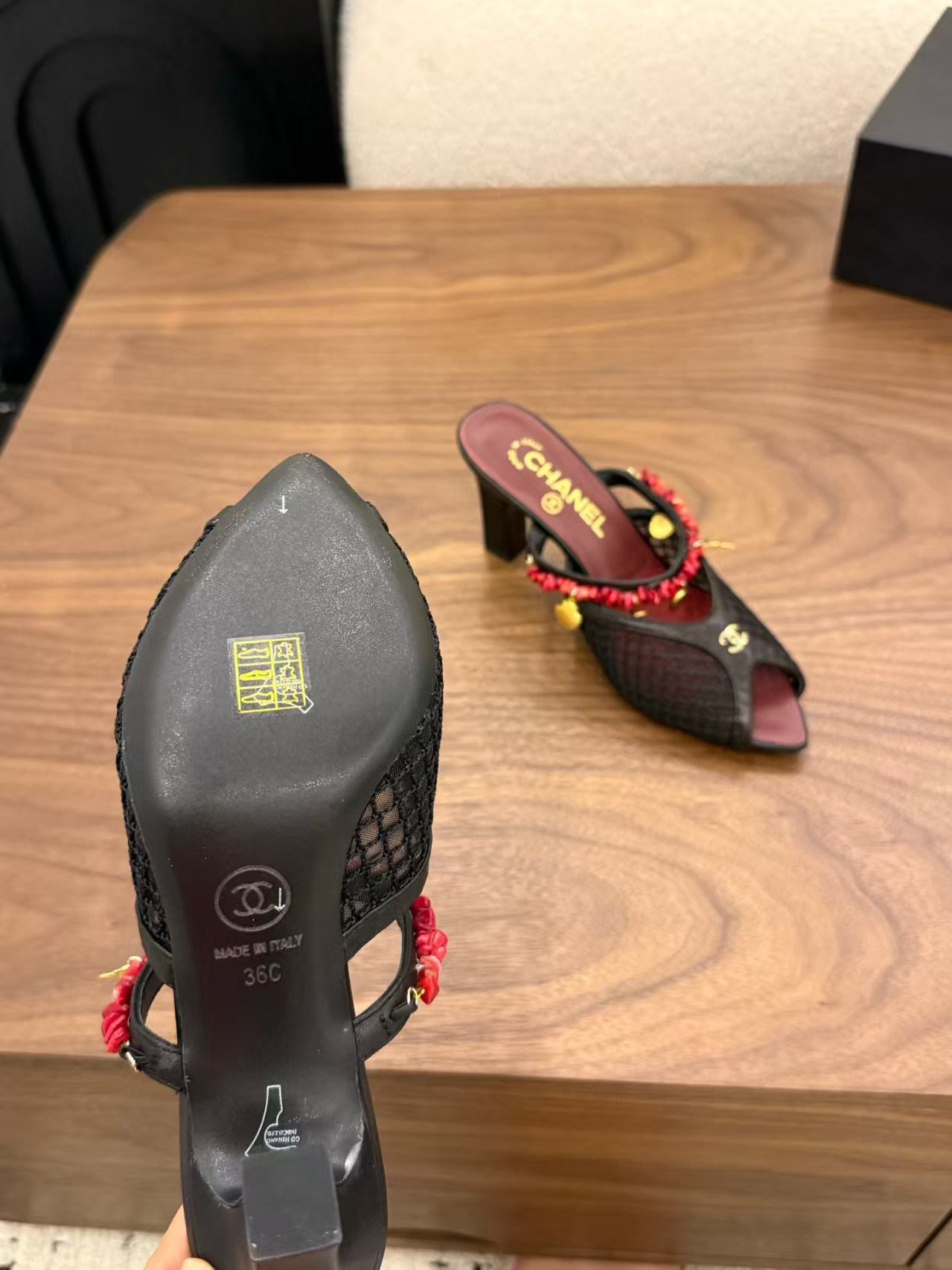 ua Ch*el sandals(vintage beaded)