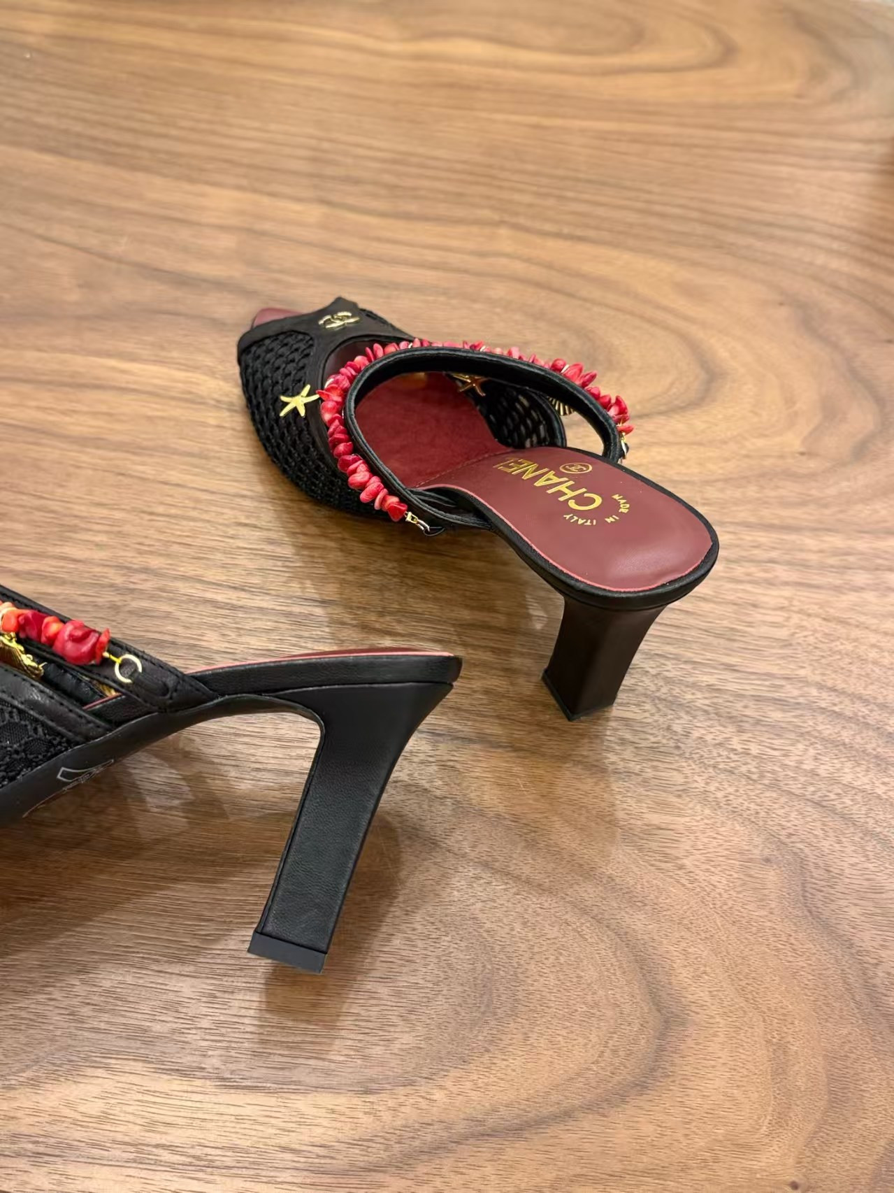 ua Ch*el sandals(vintage beaded)