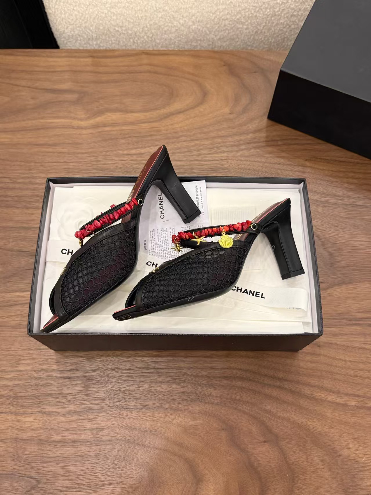 ua Ch*el sandals(vintage beaded)