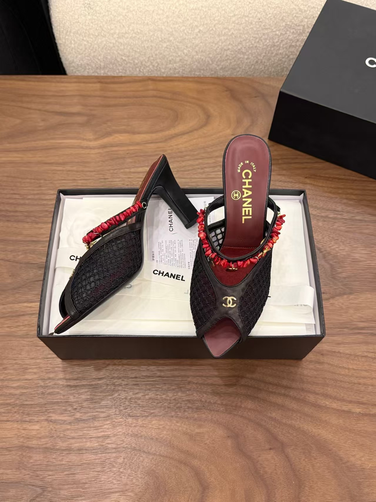 ua Ch*el sandals(vintage beaded)