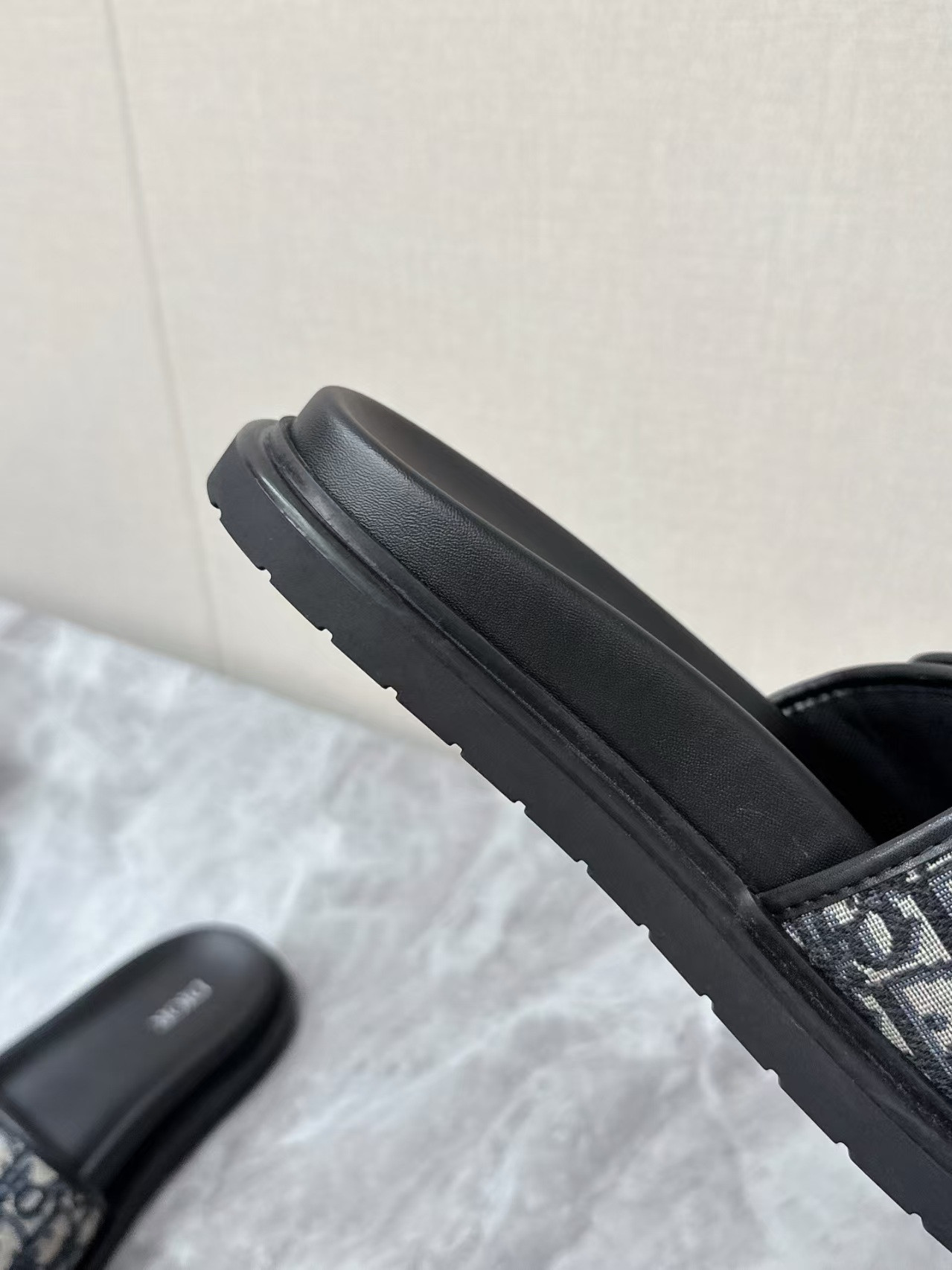 ua D*or aqua sandal