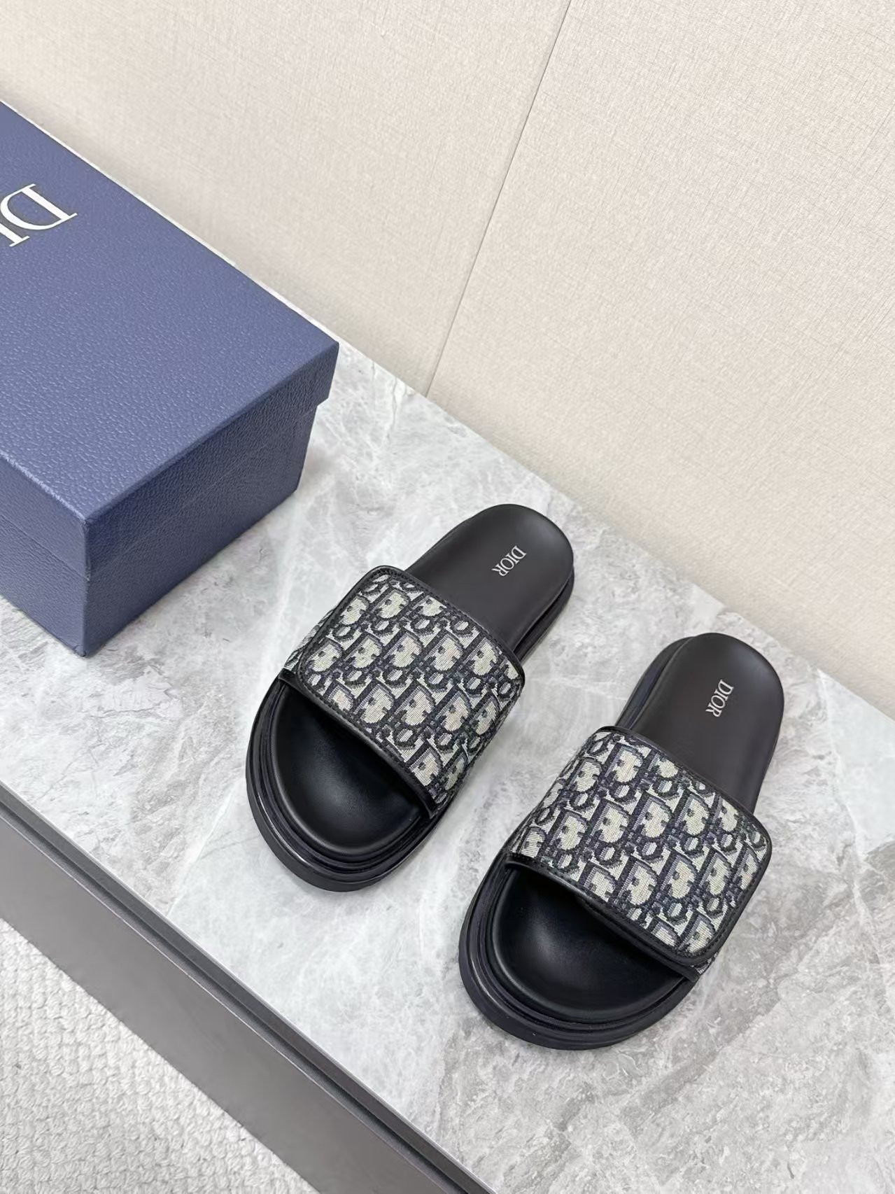 ua D*or aqua sandal