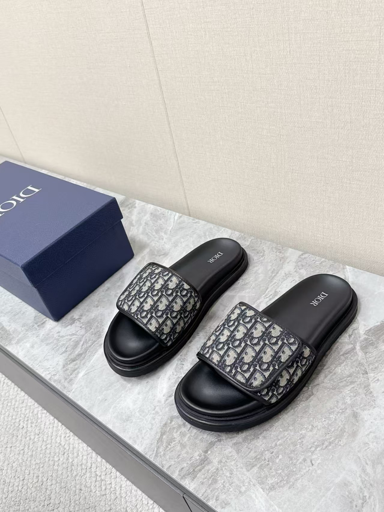 ua D*or aqua sandal