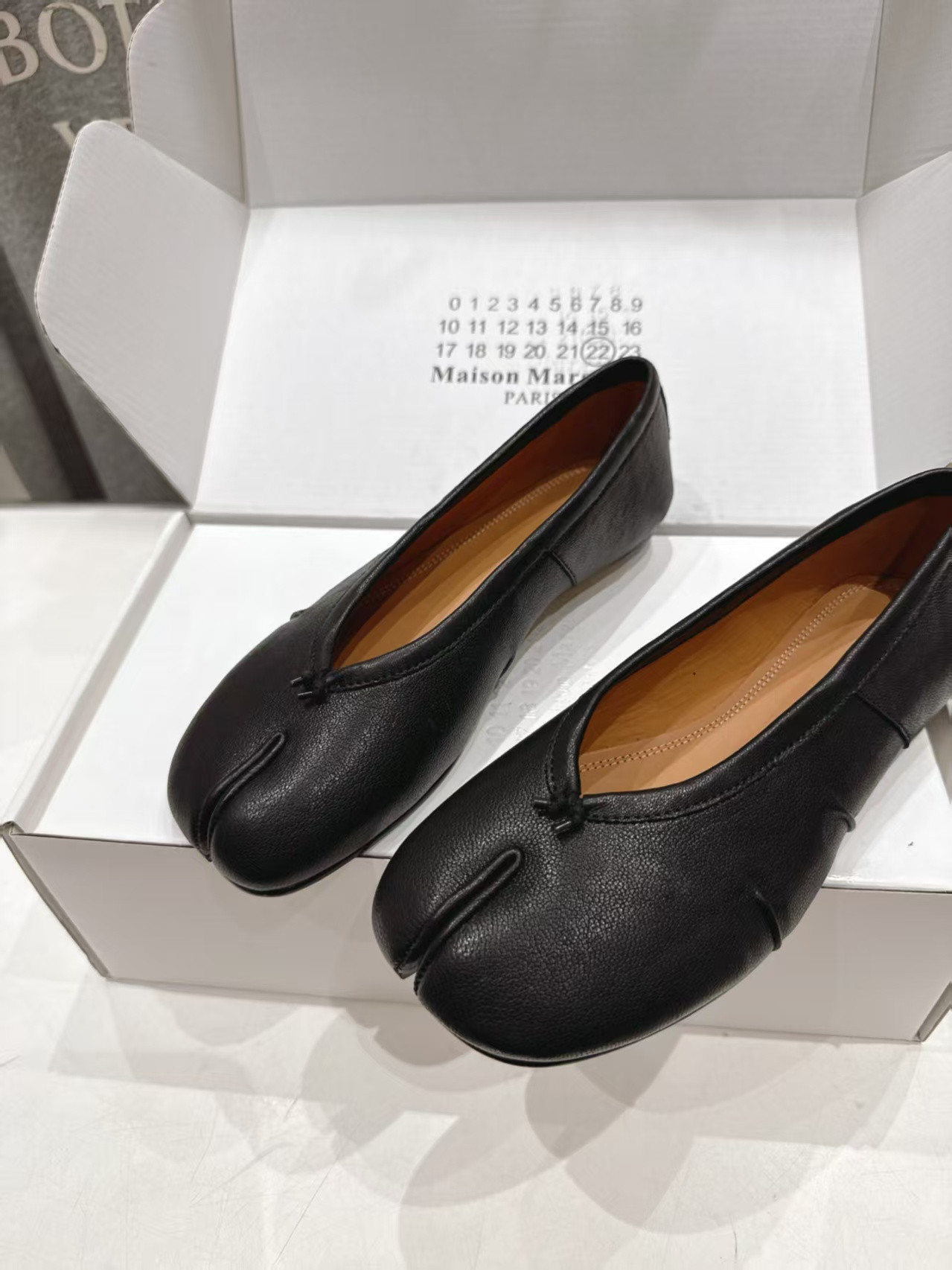 ua ma*s*n Ma*i*la tabi new ballerina