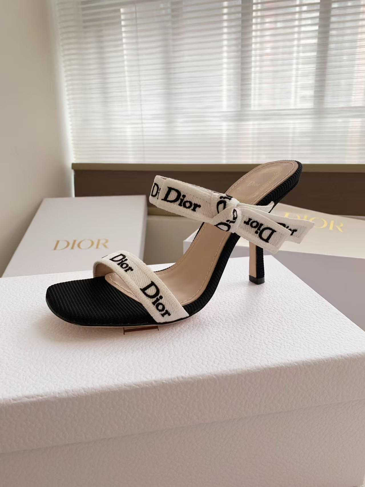 ua D*or heeled sandal