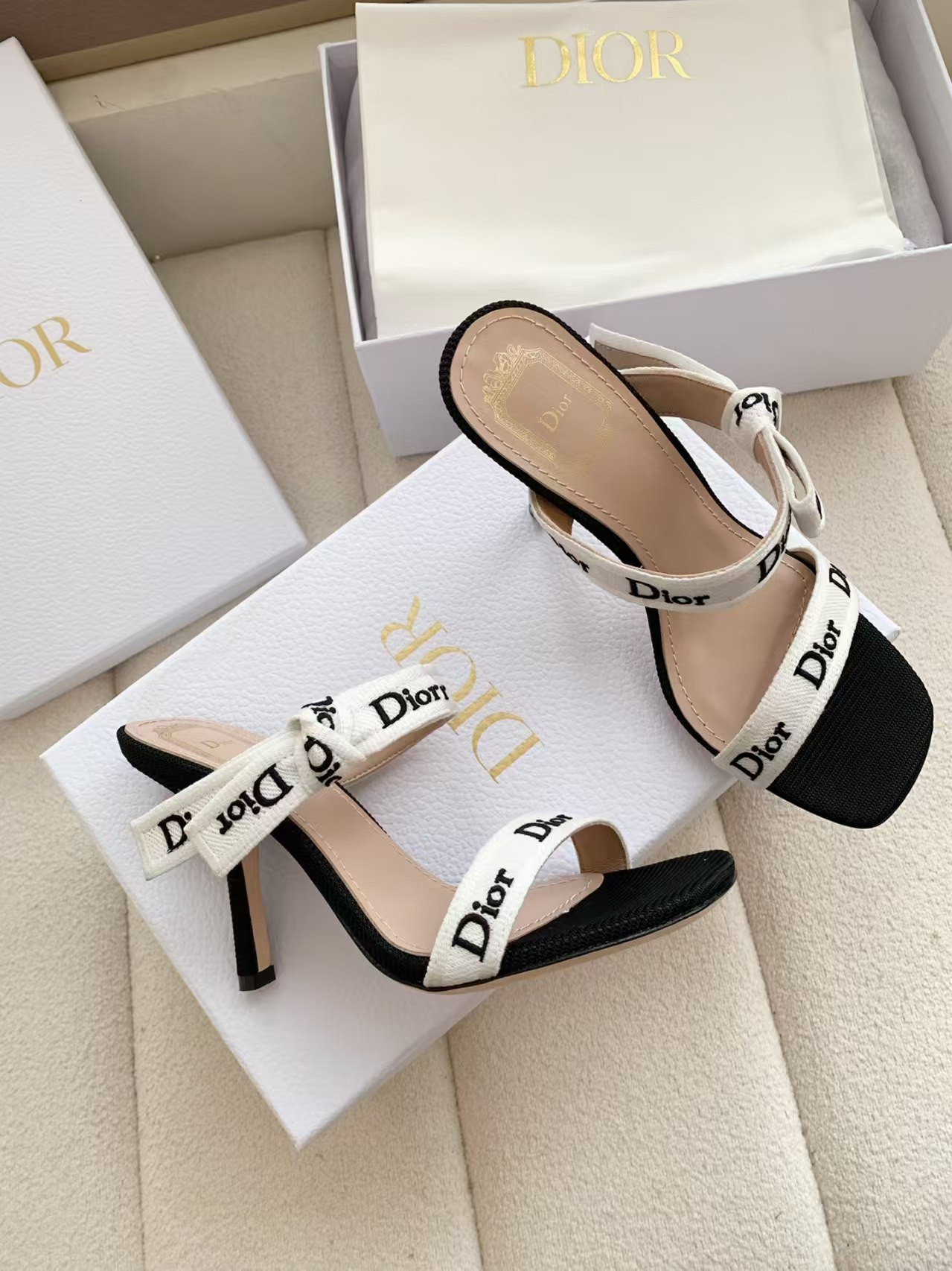 ua D*or heeled sandal