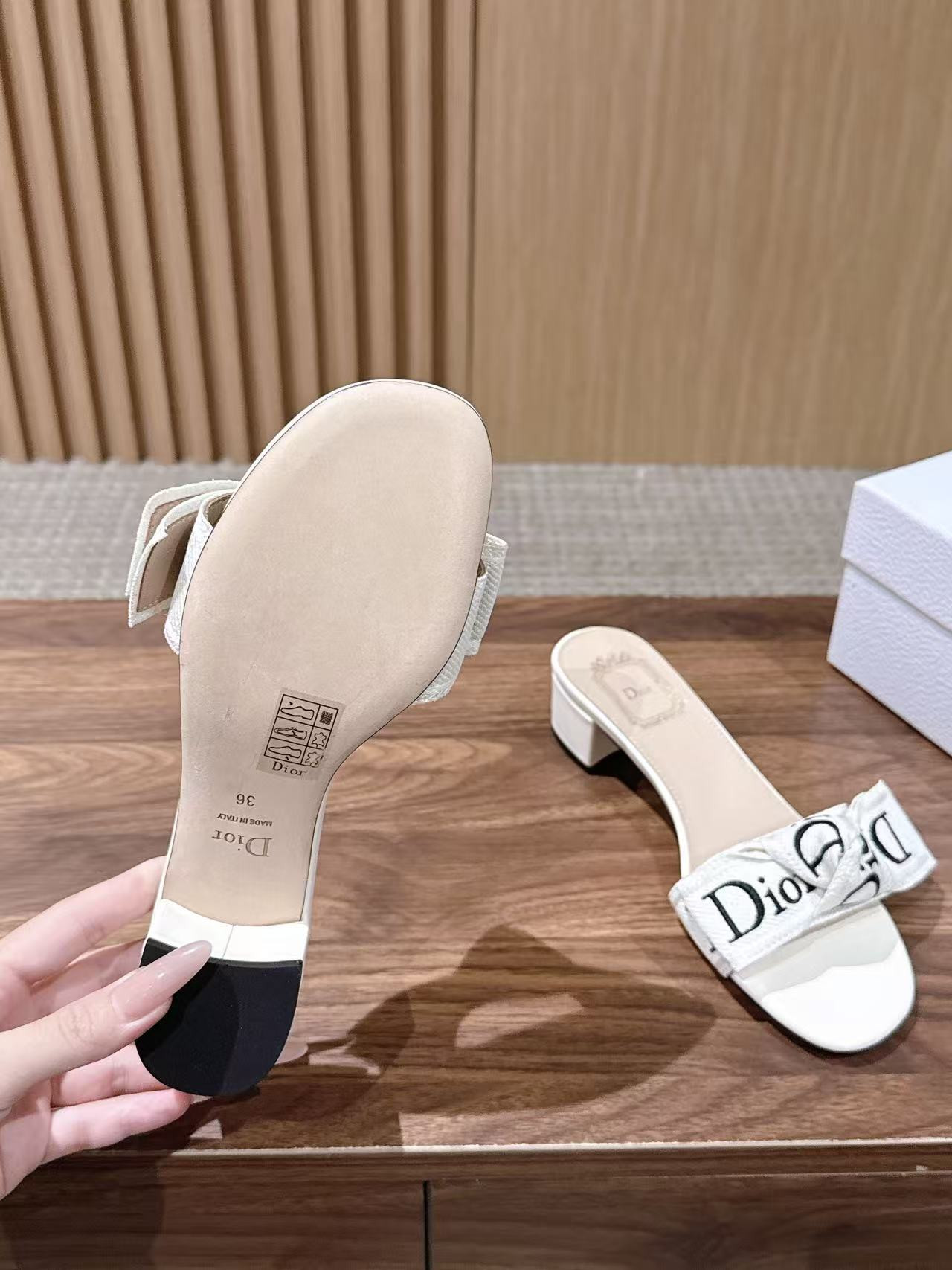 ua D*or j