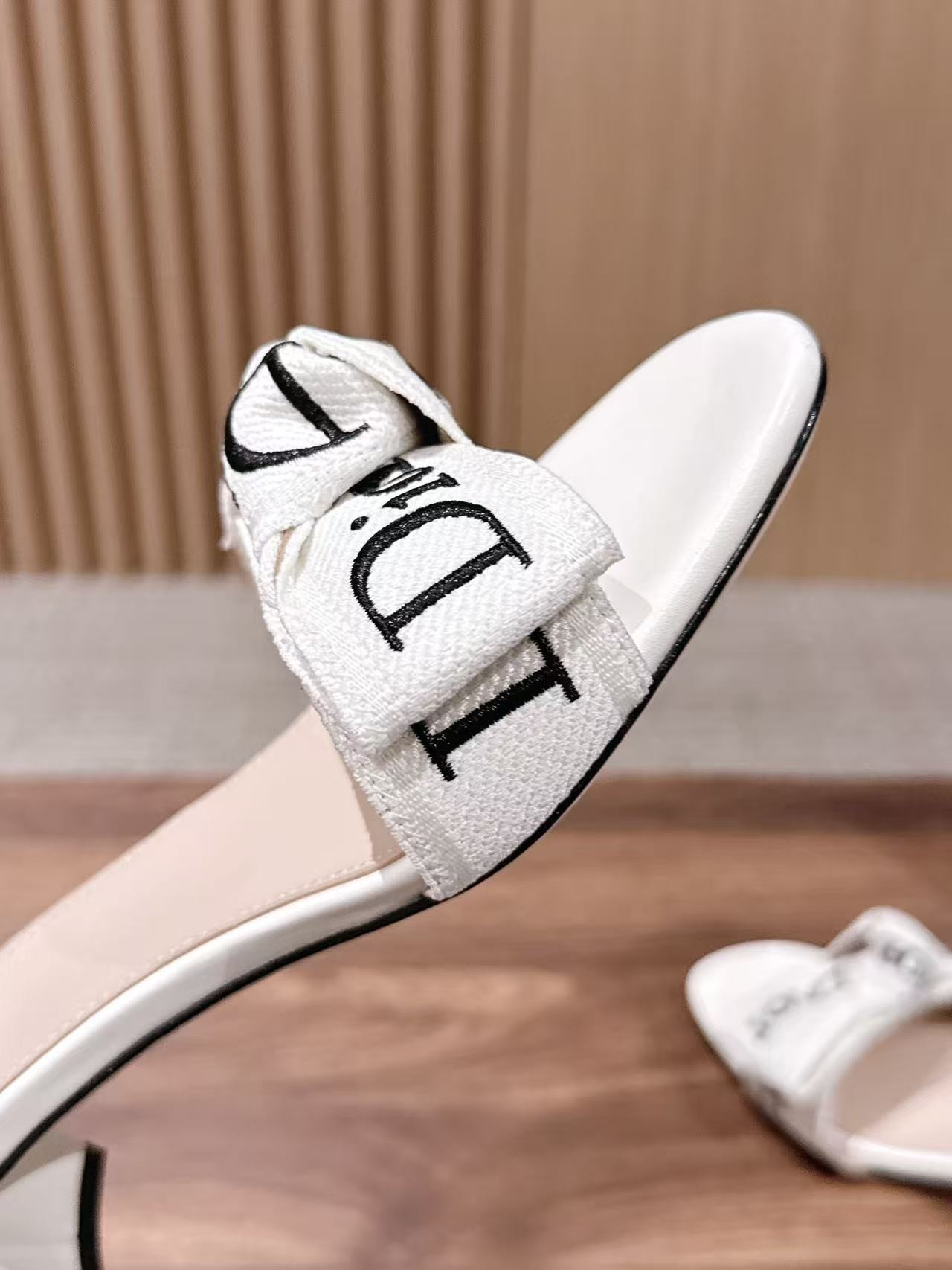 ua D*or j