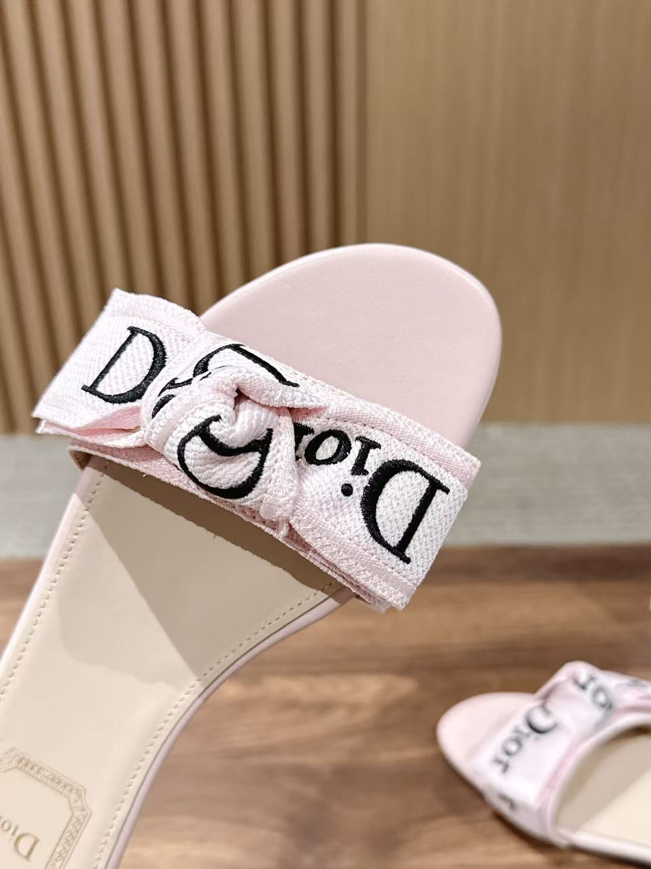 ua D*or j