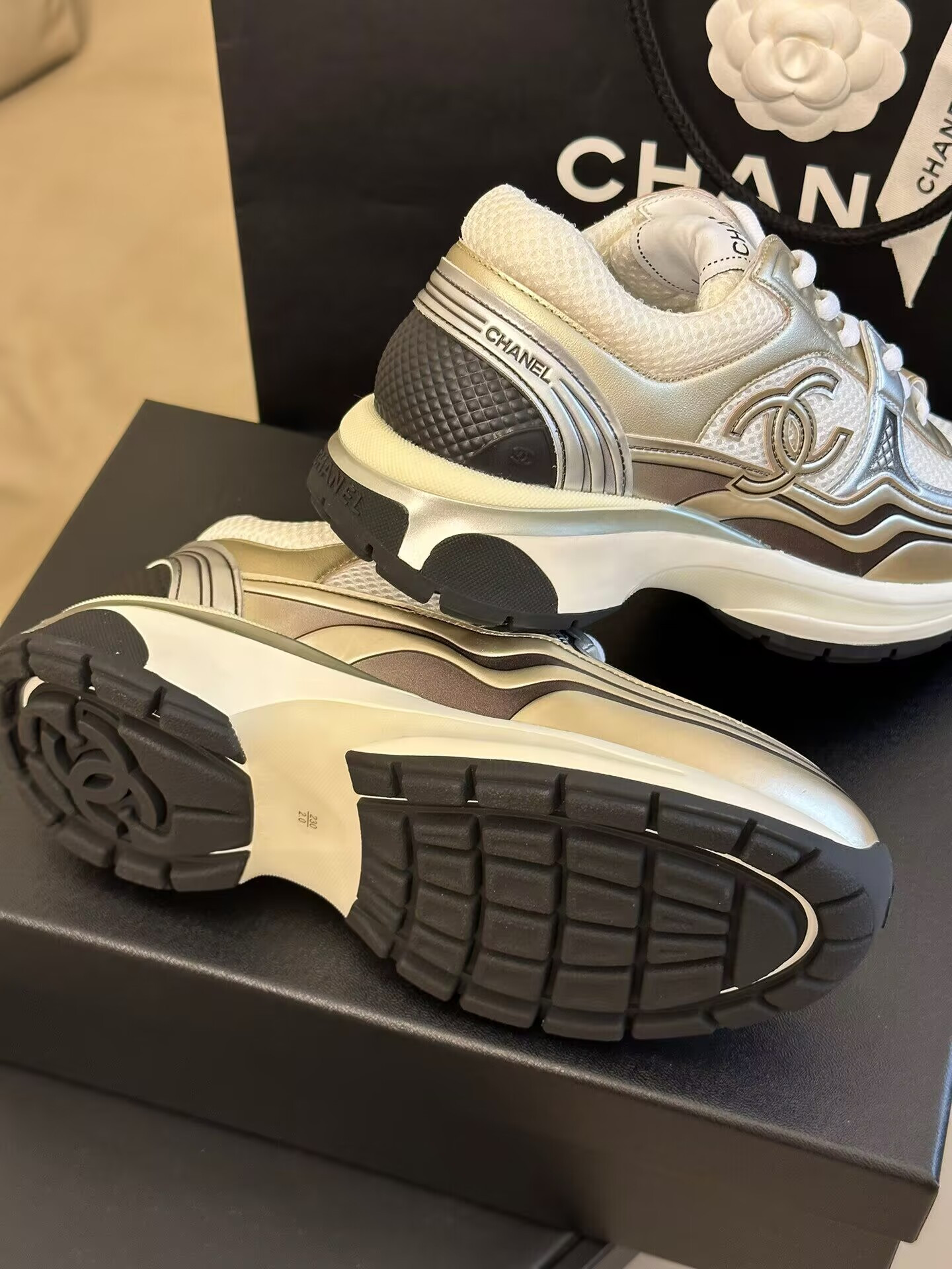 Ch*el CC Runner Gold Laminate